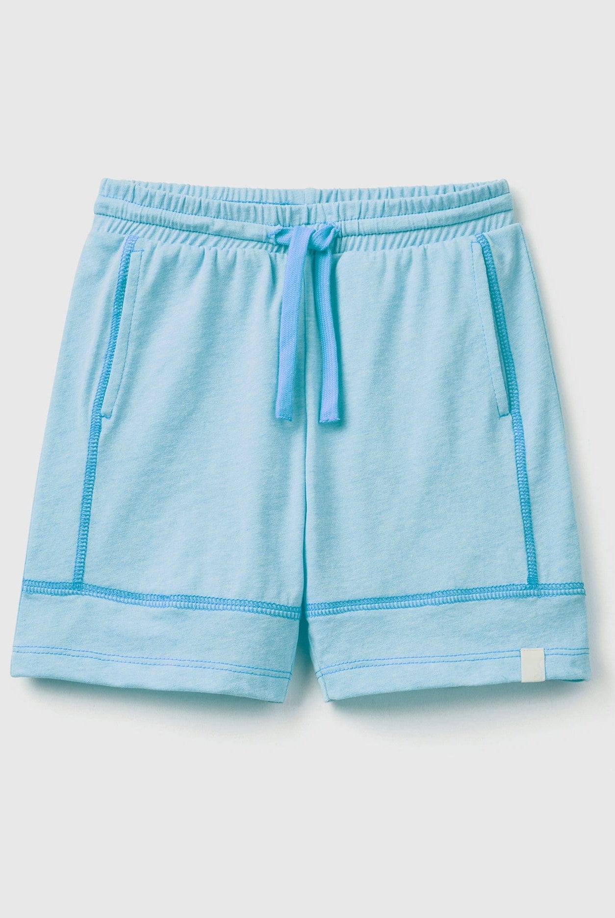 يونايتد كولورز اوف بينيتون شورت بناتي من القماش برباط عالخصر مع جيوب