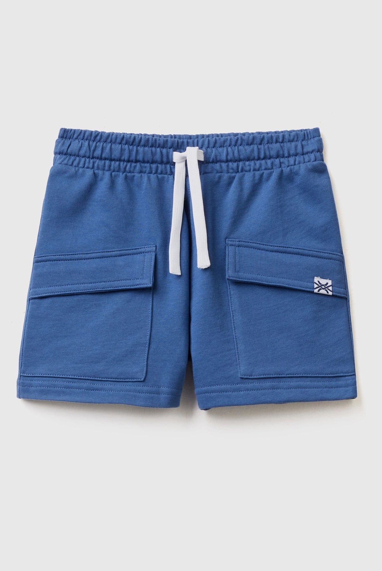 يونايتد كولورز اوف بينيتون بنطال برمودا بجيوب وبقصة واسعة برباط أطفالي