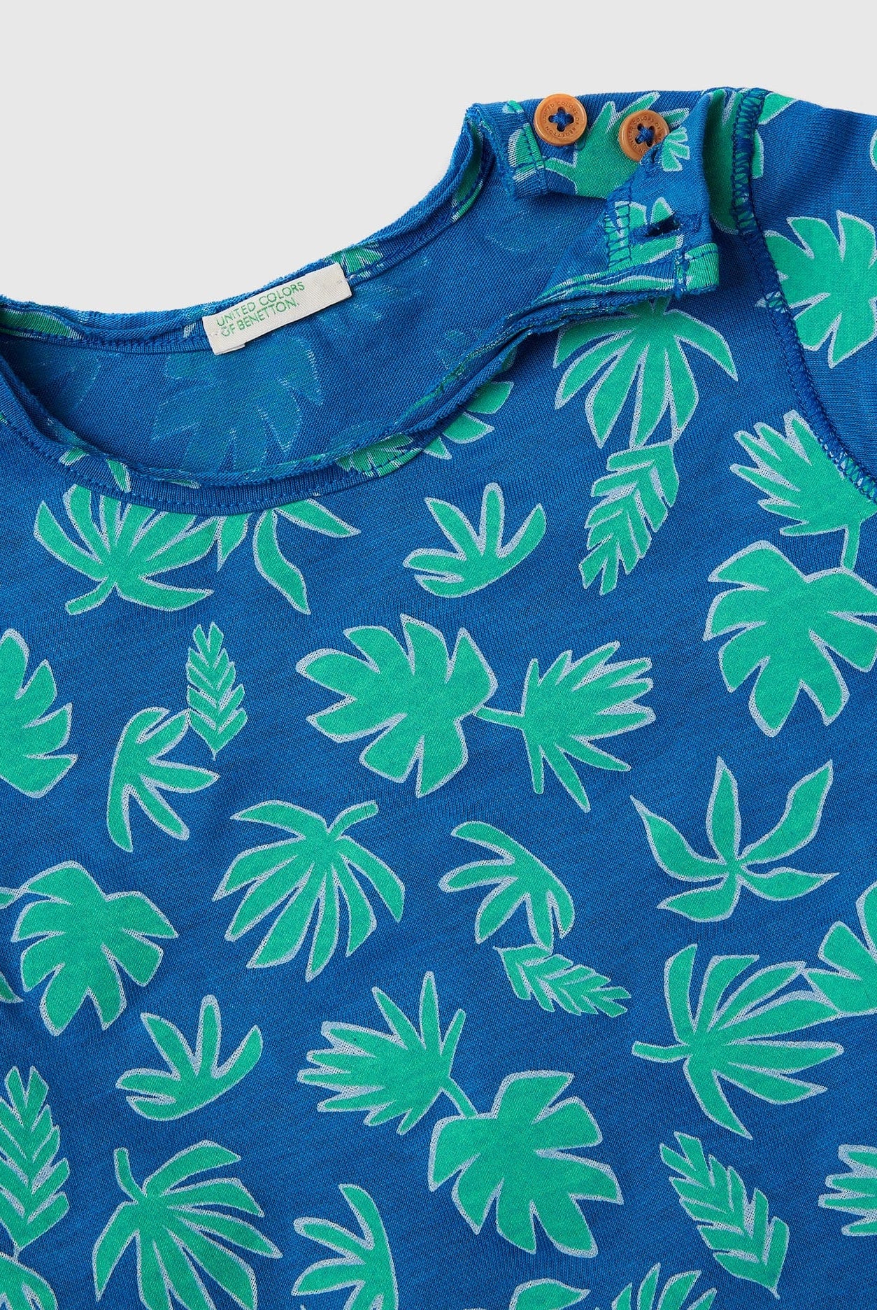 يونايتد كولورز اوف بينيتون تيشيرت بطباعة استوائية رضع