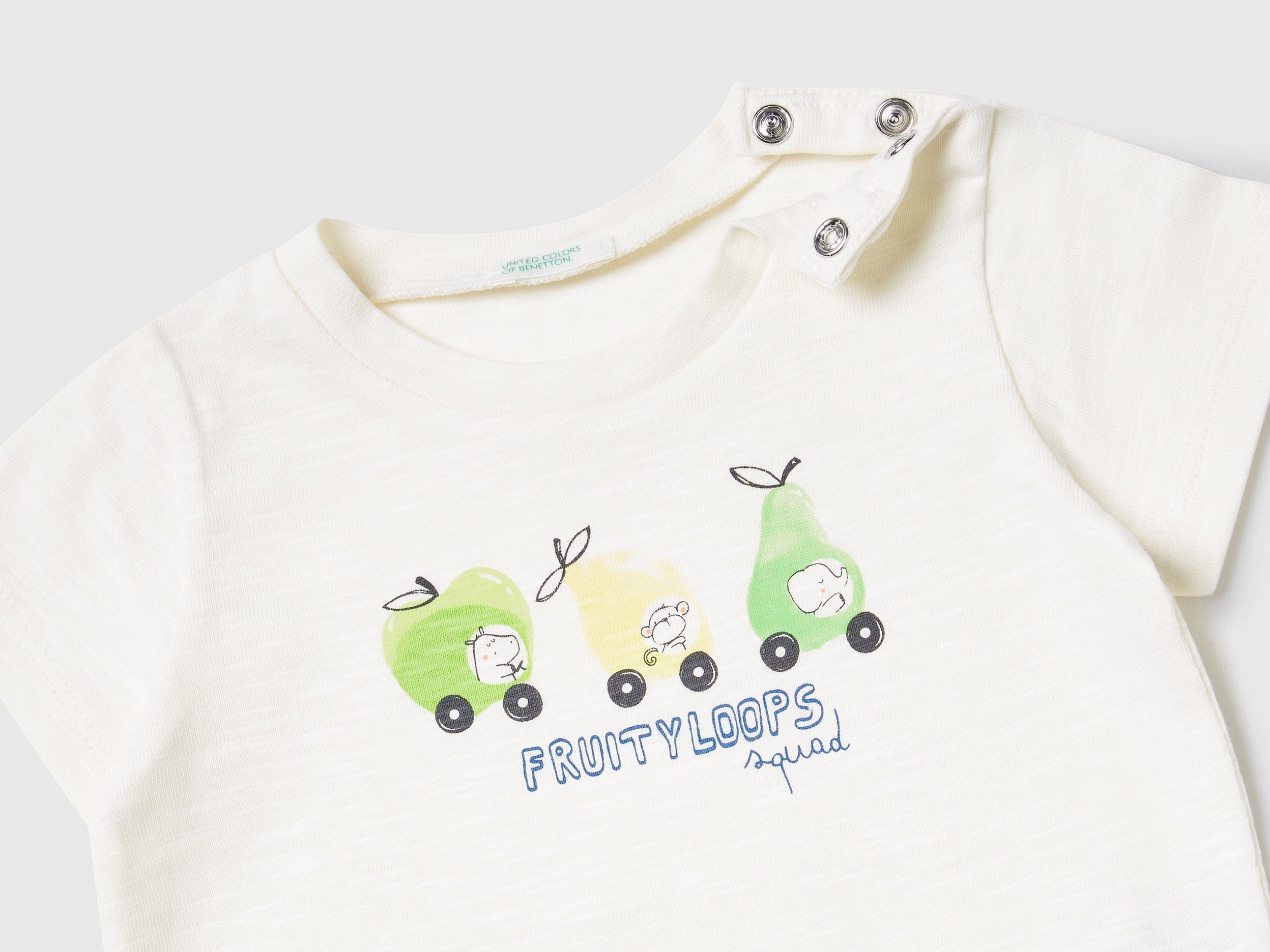 يونايتد كولورز اوف بينيتون تيشيرت بطبعة فواكه أمامية نص كم رضع أطفال