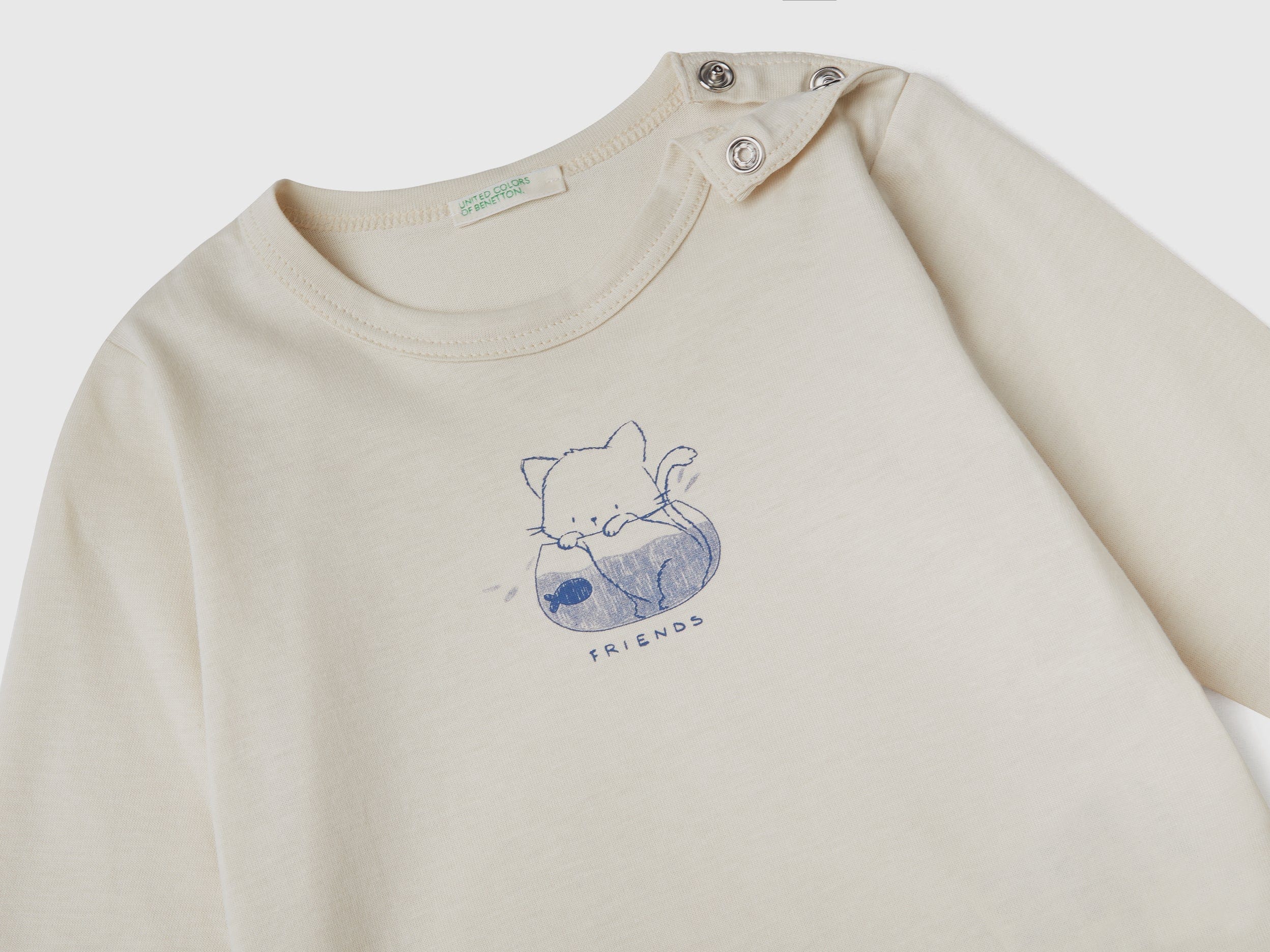 يونايتد كولورز اوف بينيتون تيشيرت رضع بأكمام طويلة من القطن العضوي مع رسمه عالصدر