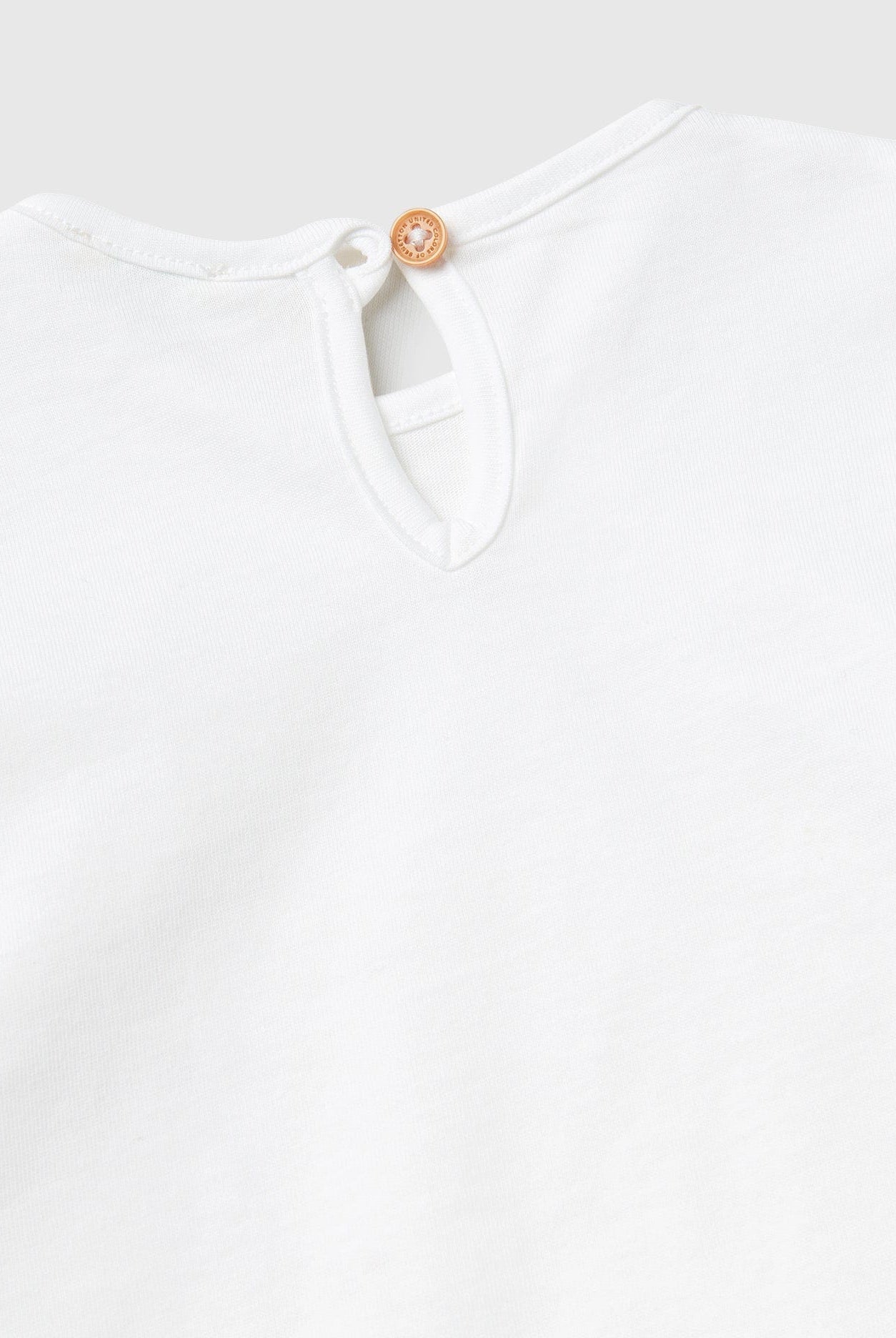 يونايتد كولورز اوف بينيتون تي شيرت من القطن العضوي بطباعة رضع أطفال