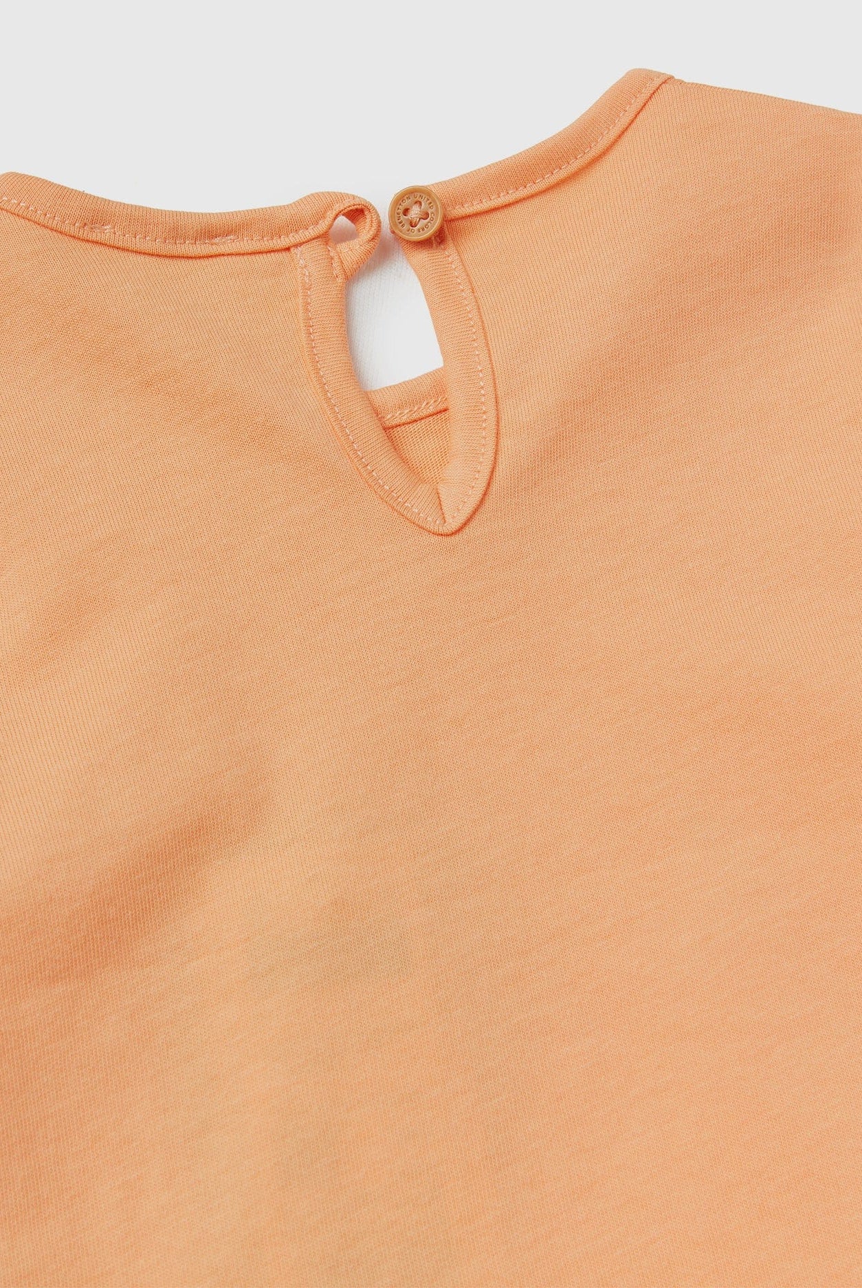 يونايتد كولورز اوف بينيتون تي شيرت من القطن العضوي بطباعة رضع أطفال