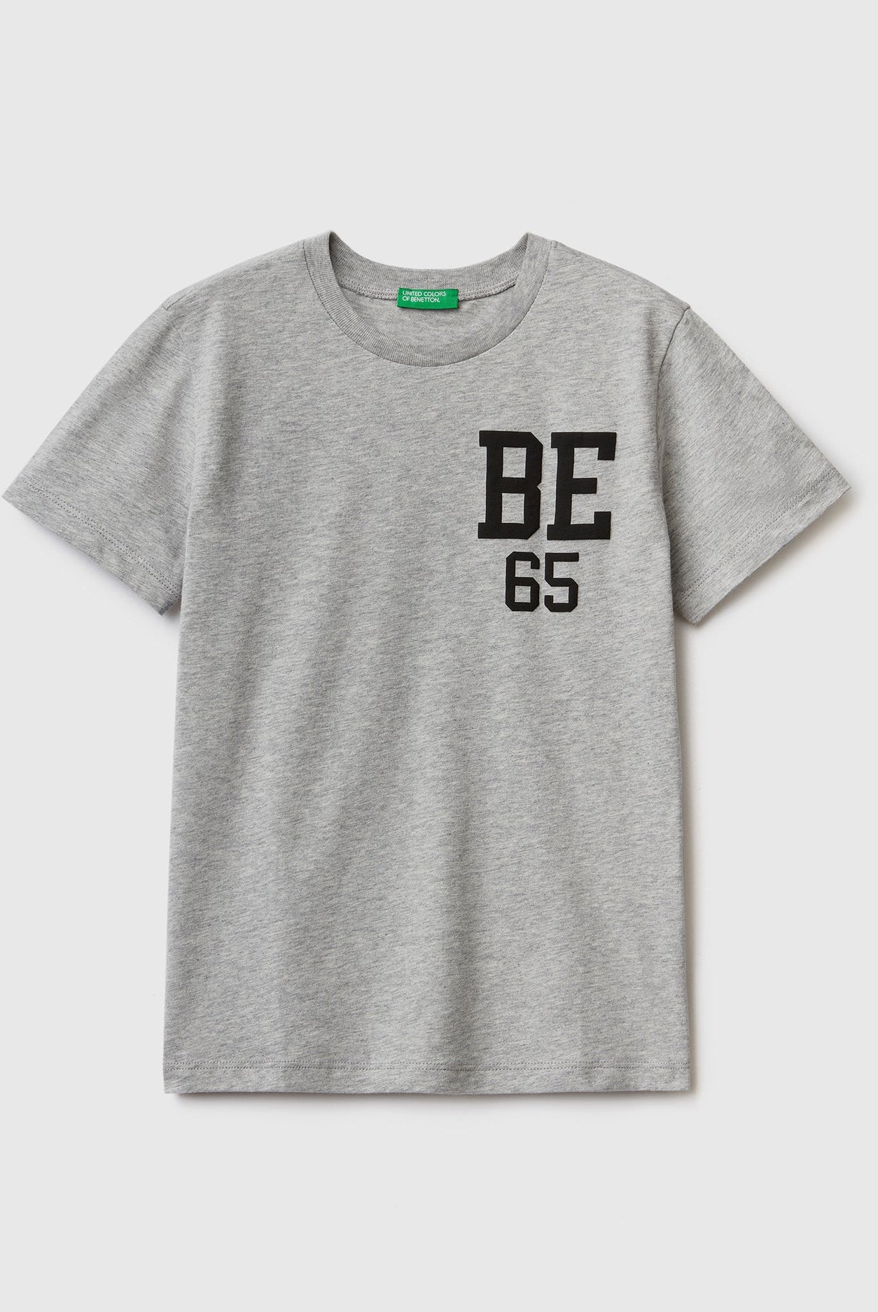 يونايتد كولورز اوف بينيتون تي شيرت بشعار من القطن العضوي بنسبة 100% نص كم أطفالي