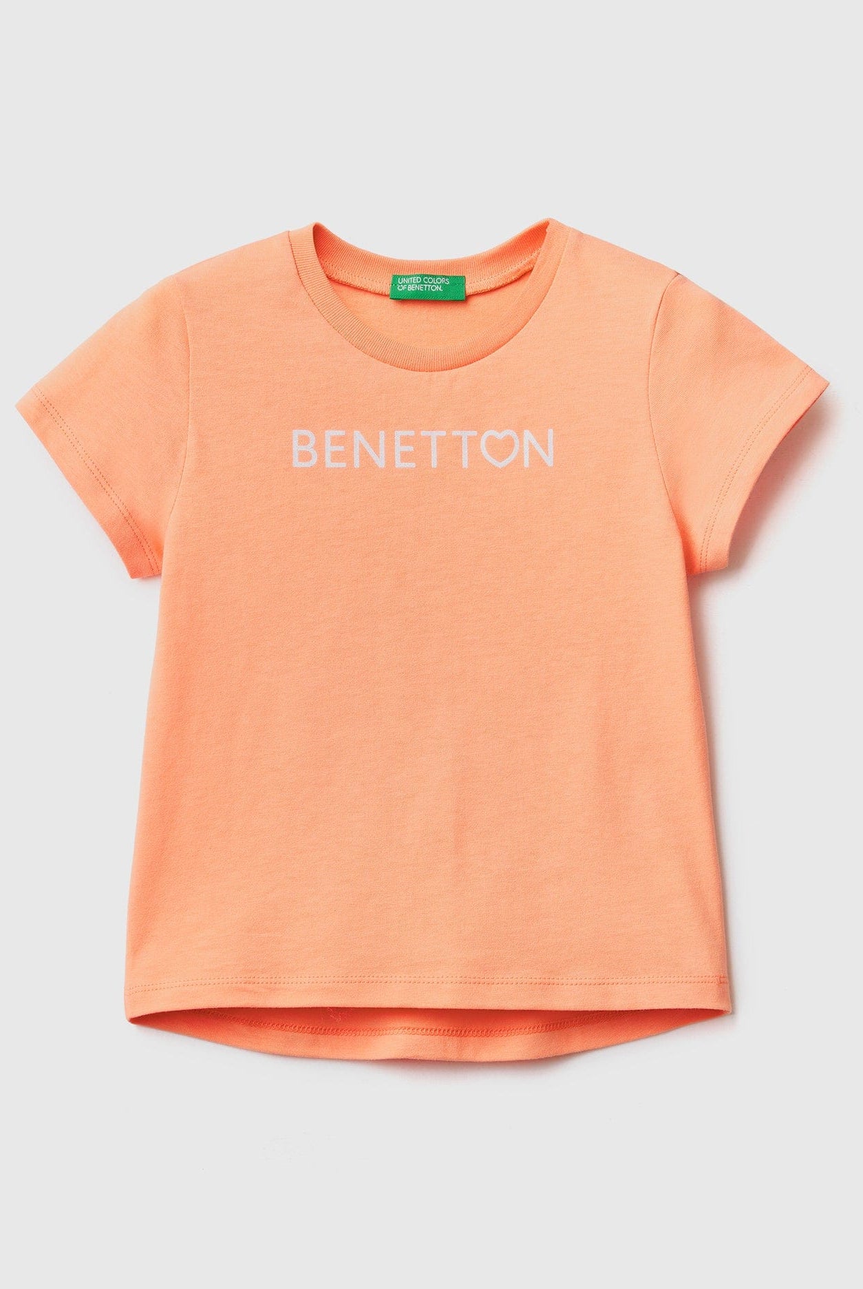يونايتد كولورز اوف بينيتون تي شيرت من القطن العضوي بطباعة شعار بناتي