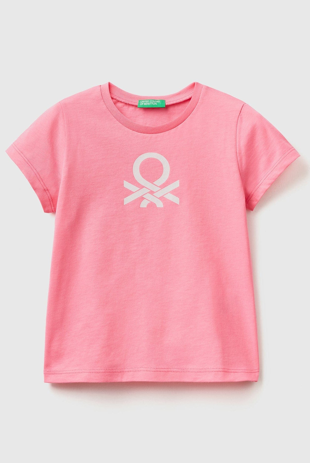 يونايتد كولورز اوف بينيتون تي شيرت من القطن العضوي بطباعة شعار بناتي