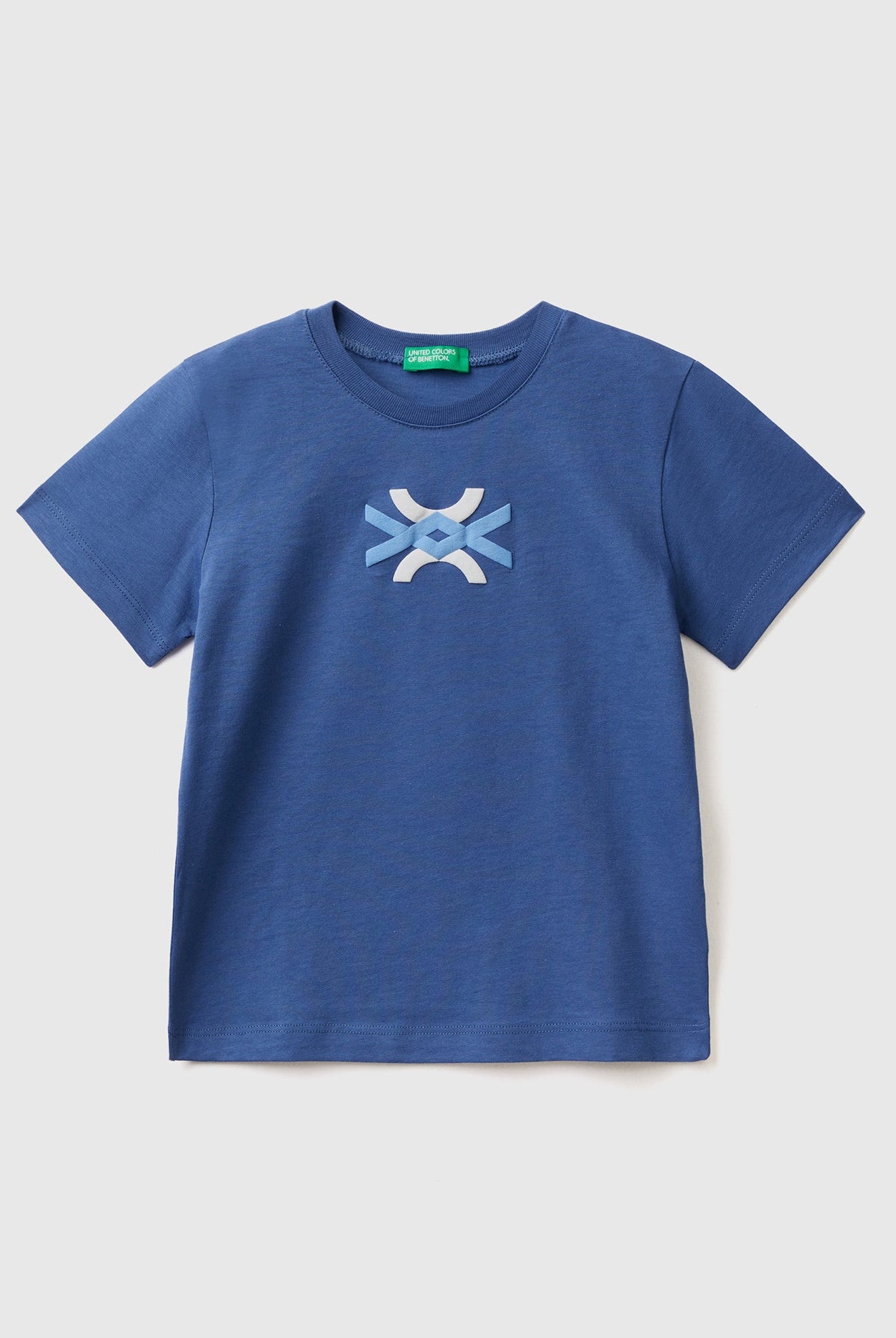 يونايتد كولورز اوف بينيتون تي شيرت بشعار من القطن العضوي بنسبة 100% بشعار أطفالي