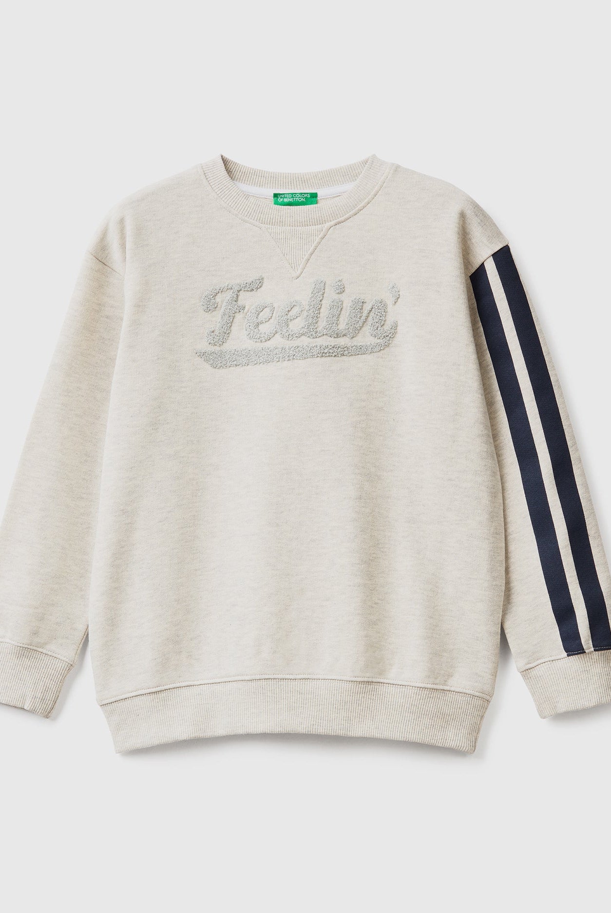 يونايتد كولورز اوف بينيتون سويت شيرت برقبة دائرية مع تطريز ولادي