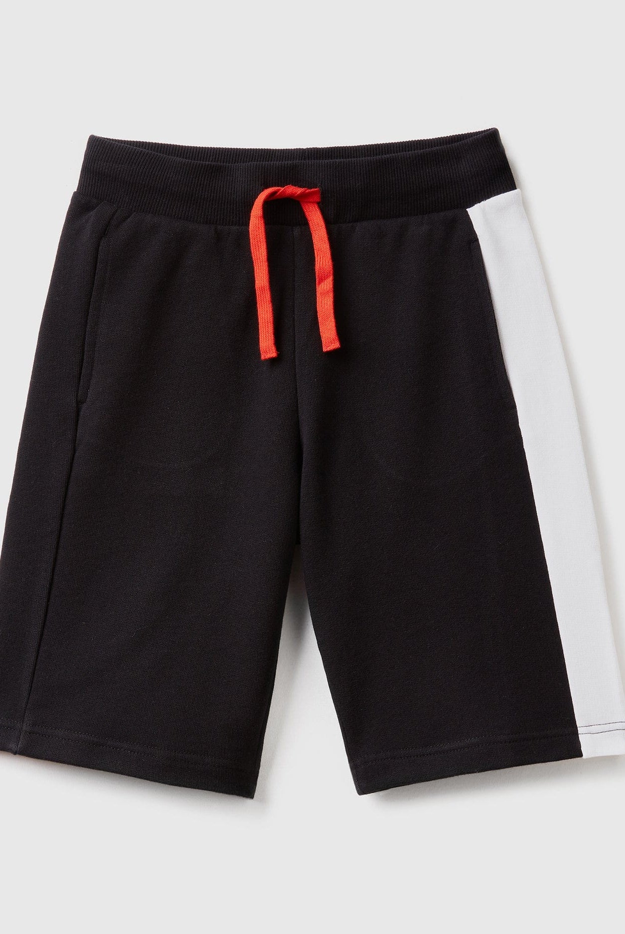 يونايتد كولورز اوف بينيتون شورت أولادي مع خطوط جانبية