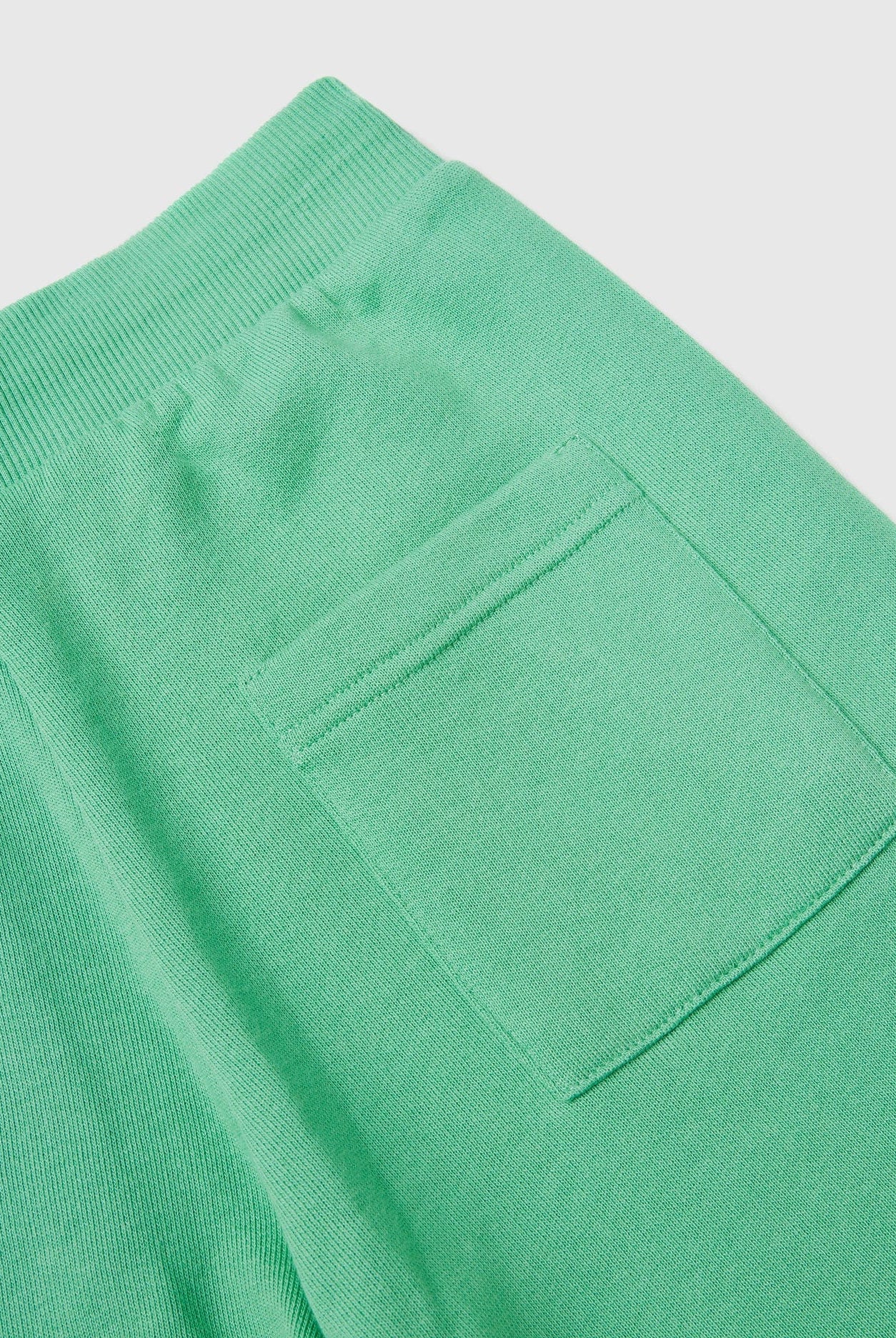 يونايتد كولورز اوف بينيتون شورت أولادي مع خطوط جانبية