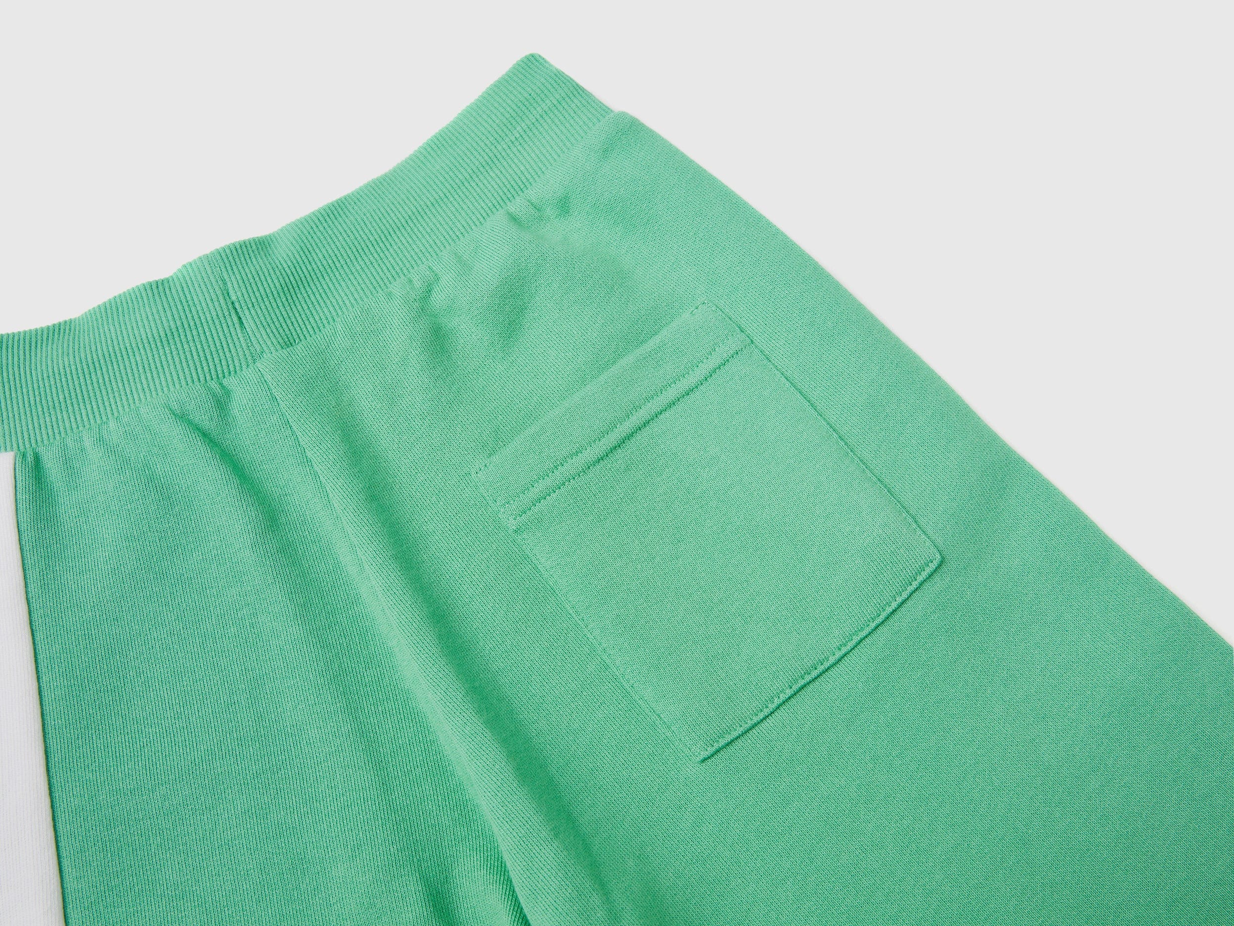 يونايتد كولورز اوف بينيتون شورت أولادي مع خطوط جانبية