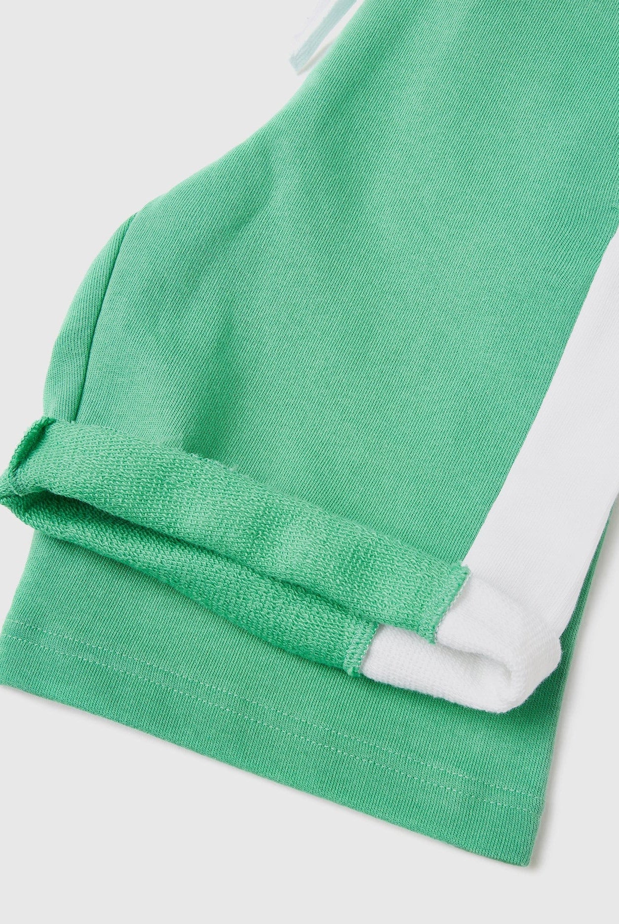 يونايتد كولورز اوف بينيتون شورت أولادي مع خطوط جانبية