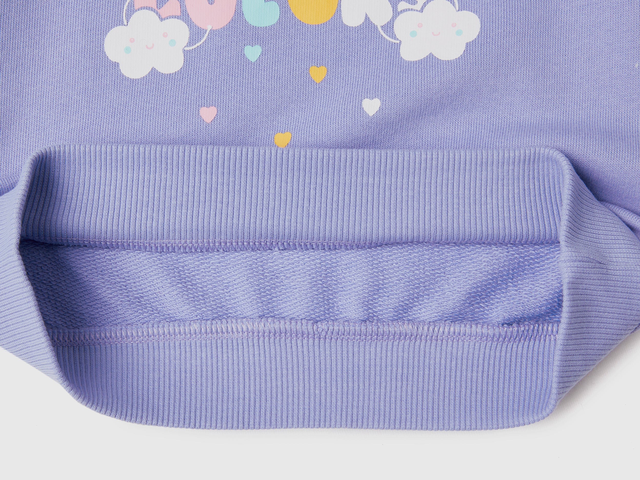 يونايتد كولورز اوف بينيتون سويت شيرت بطبعة قوس قزح بناتي