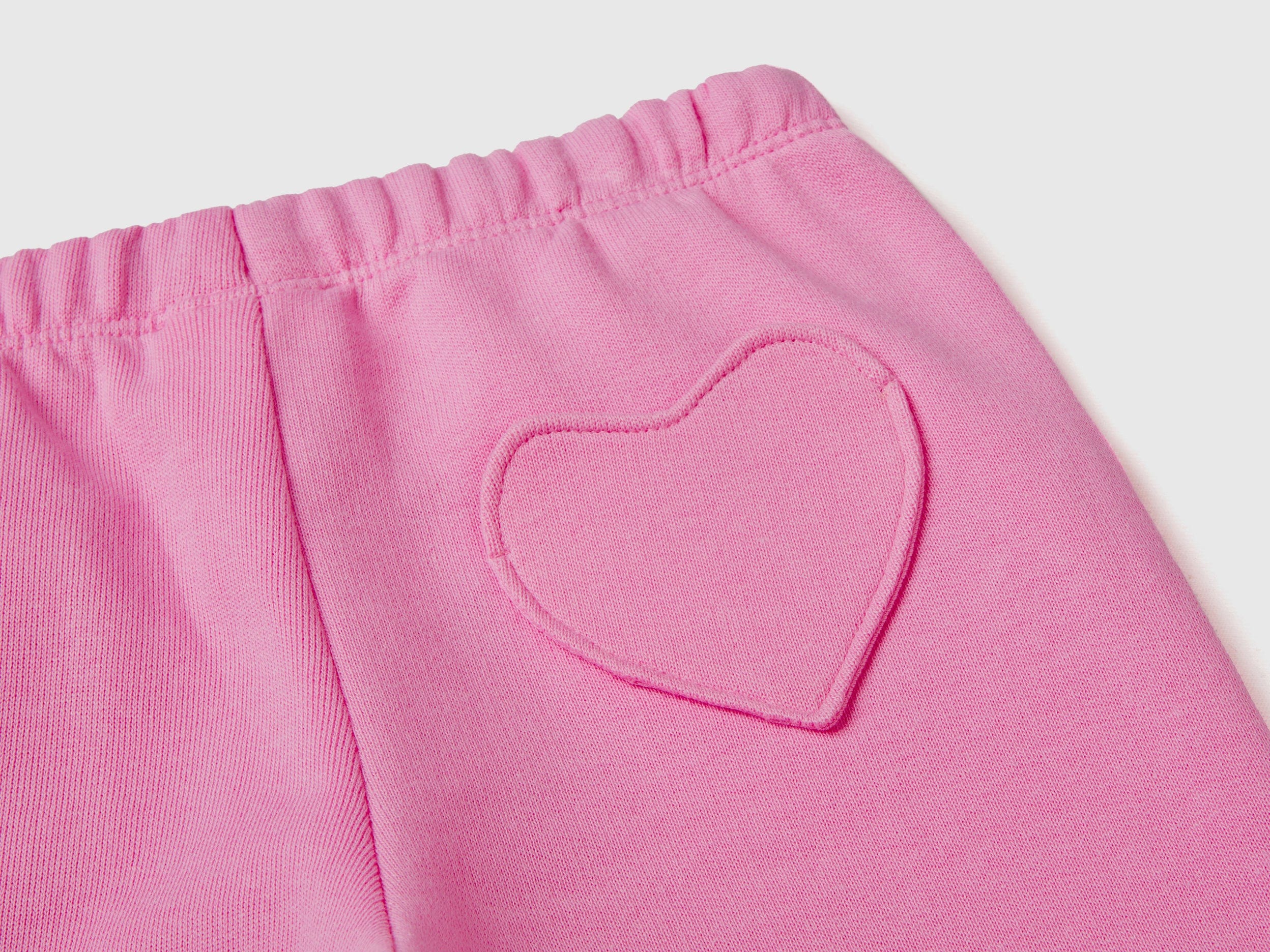 يونايتد كولورز اوف بينيتون سويت بانتس بجيب على شكل قلب برباط ملون بناتي