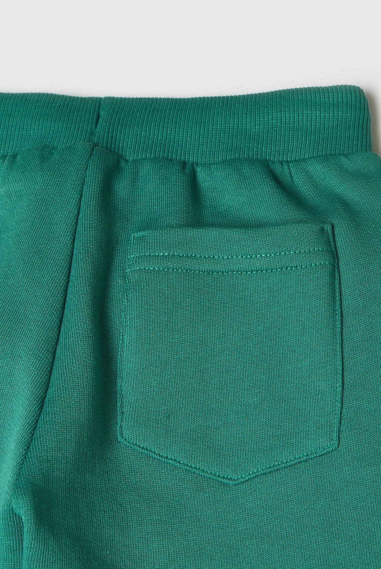 يونايتد كولورز اوف بينيتون بنطلون جوغر اطفالي مطرز وبرباط عالخصر