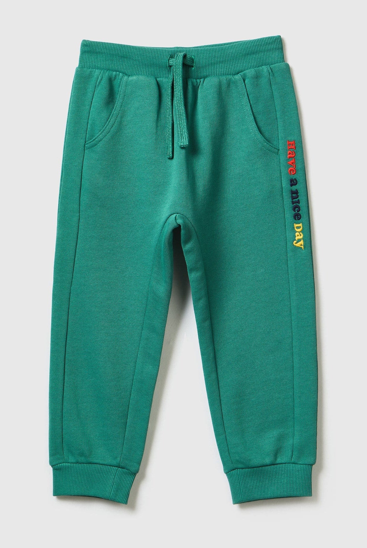 يونايتد كولورز اوف بينيتون بنطلون جوغر اطفالي مطرز وبرباط عالخصر