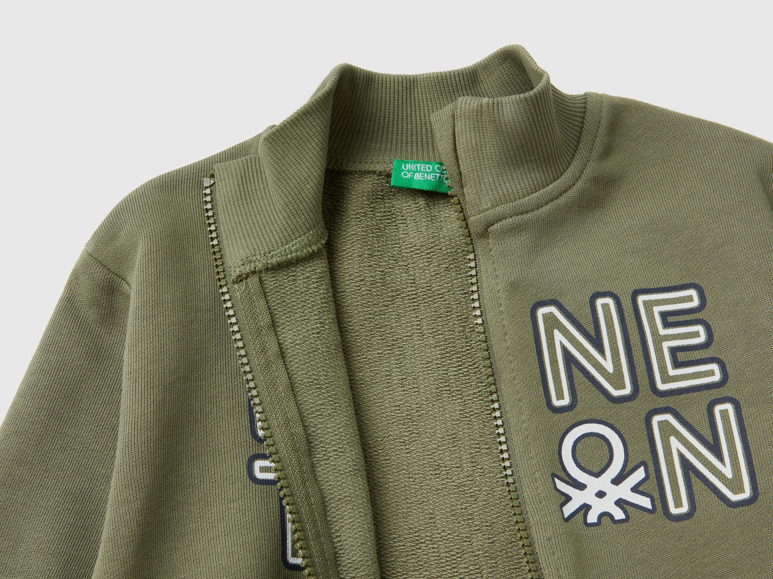 ูููุงูุชุฏ ููููุฑุฒ ุงูู ุจูููุชูู ุณููุช ุดูุฑุช ูุทู ูู
ุทููู ุฃุทูุงูู