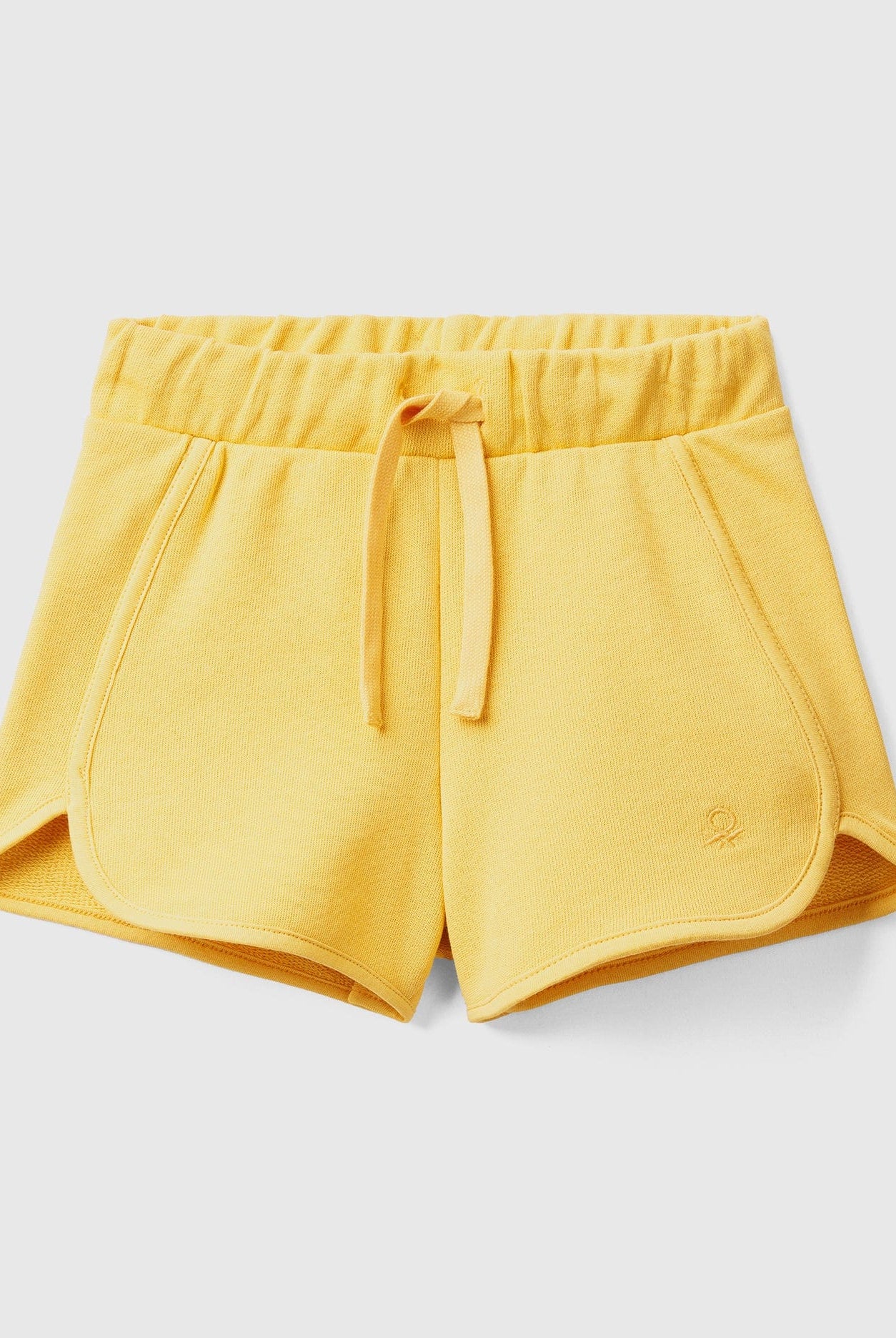 يونايتد كولورز اوف بينيتون شورت قطن عضوي 100% سادة برباط لون موحد بناتي