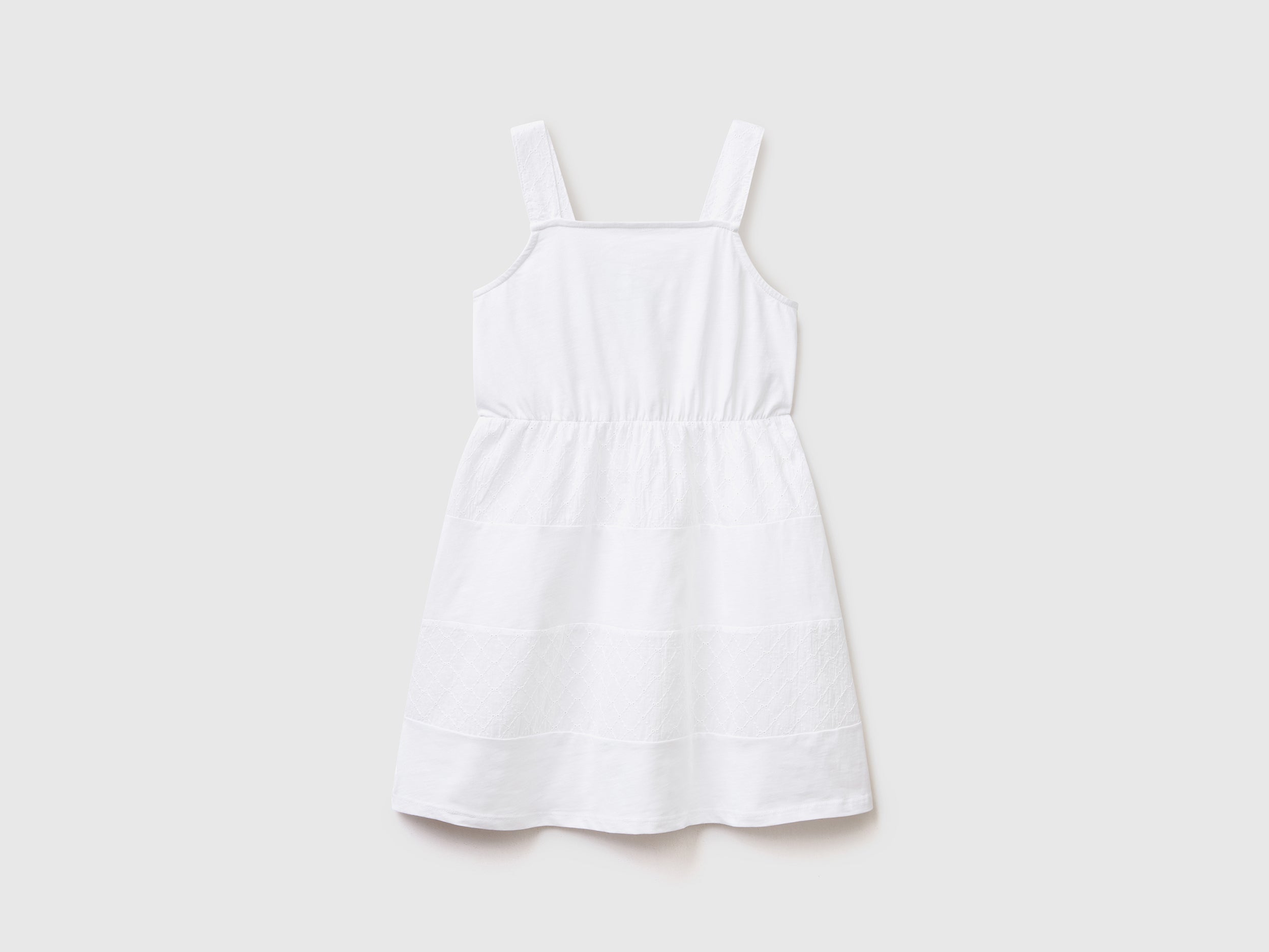 يونايتد كولورز اوف بينيتون فستان بناتي بدون اكمام بتفاصيل برودري إنجليزي