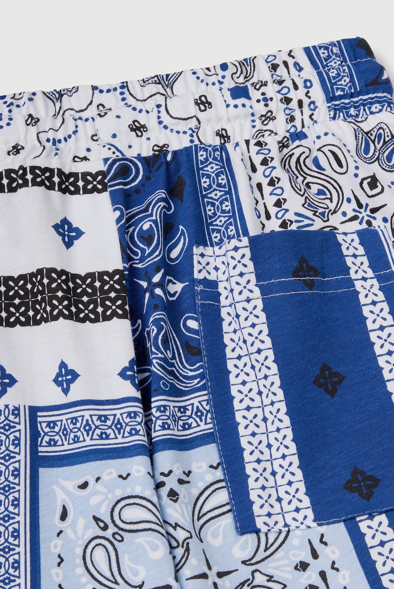 يونايتد كولورز اوف بينيتون برمودا ولادي منقوش مع رباط