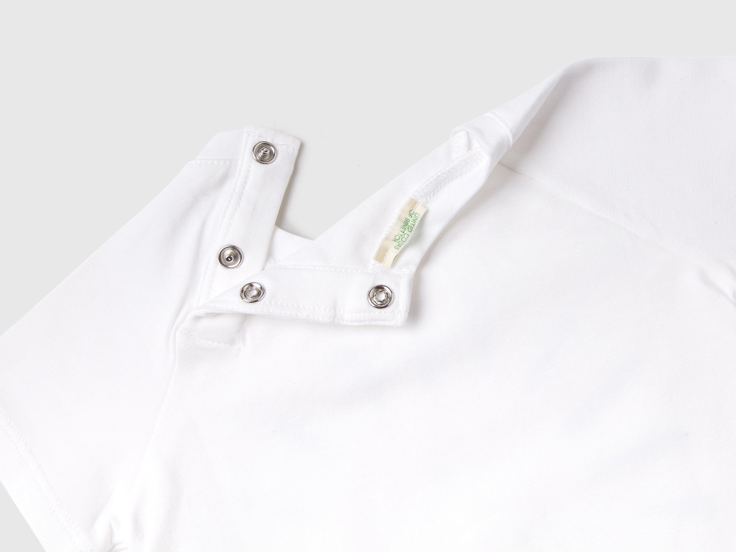 يونايتد كولورز اوف بينيتون بودي سوت أطفال نص كم بطبعة على الصدر