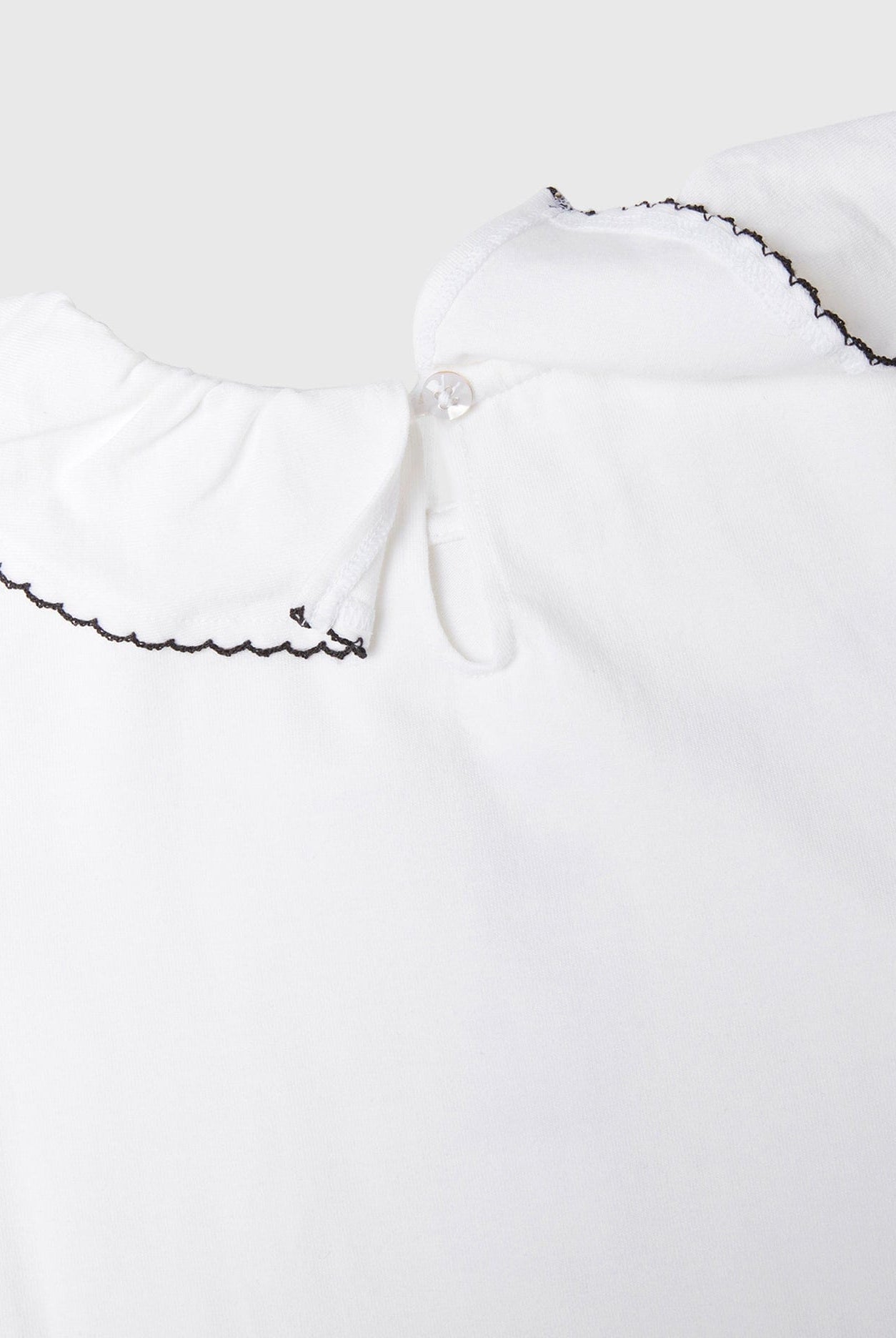 يونايتد كولورز اوف بينيتون تي شيرت بياقة كشكش مزينة بخط بناتي