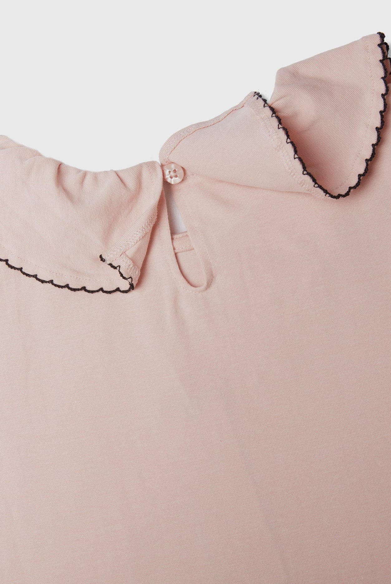 يونايتد كولورز اوف بينيتون تي شيرت بياقة كشكش مزينة بخط بناتي