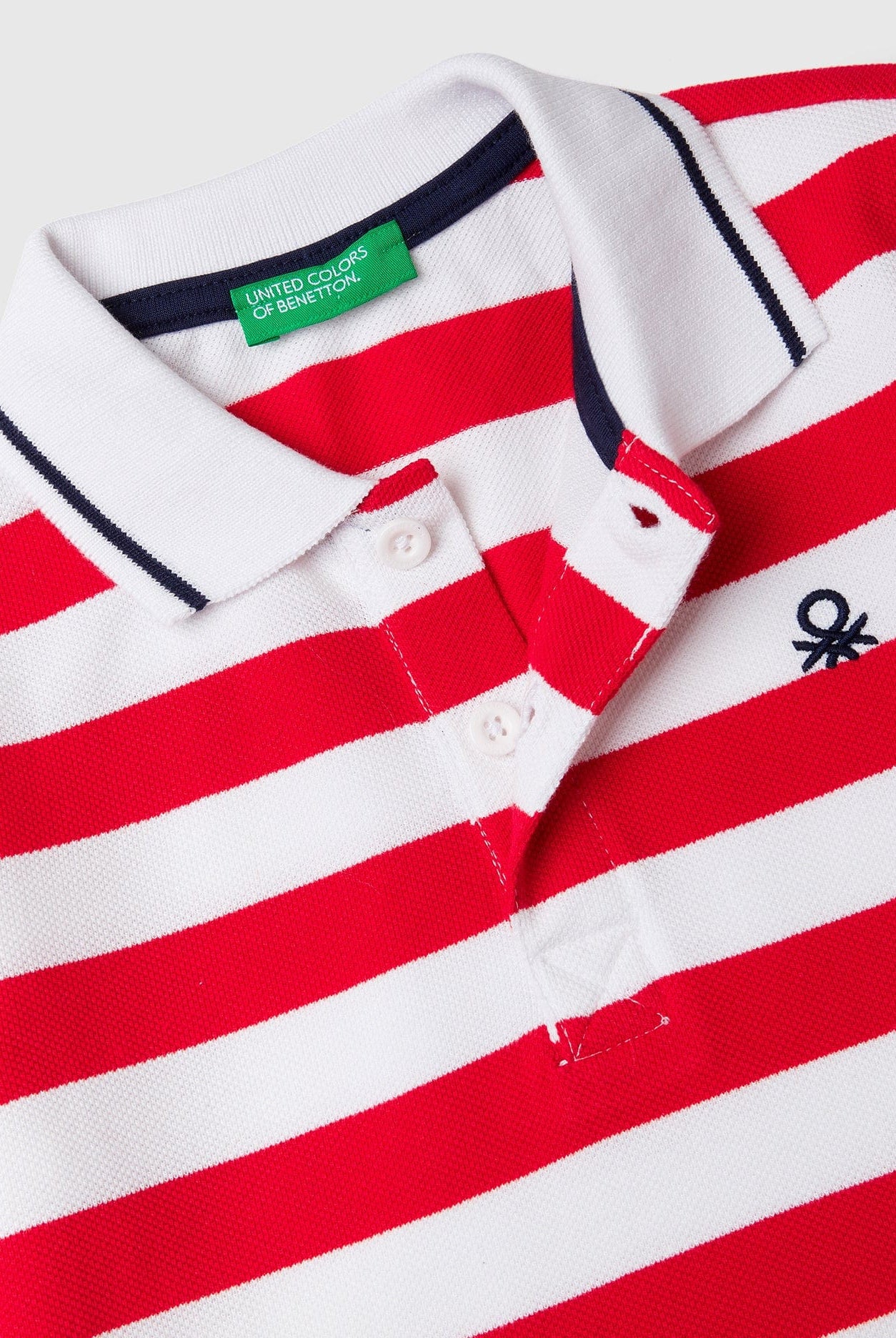 يونايتد كولورز اوف بينيتون قميص بولو بأكمام قصيرة وخطوط ولادي