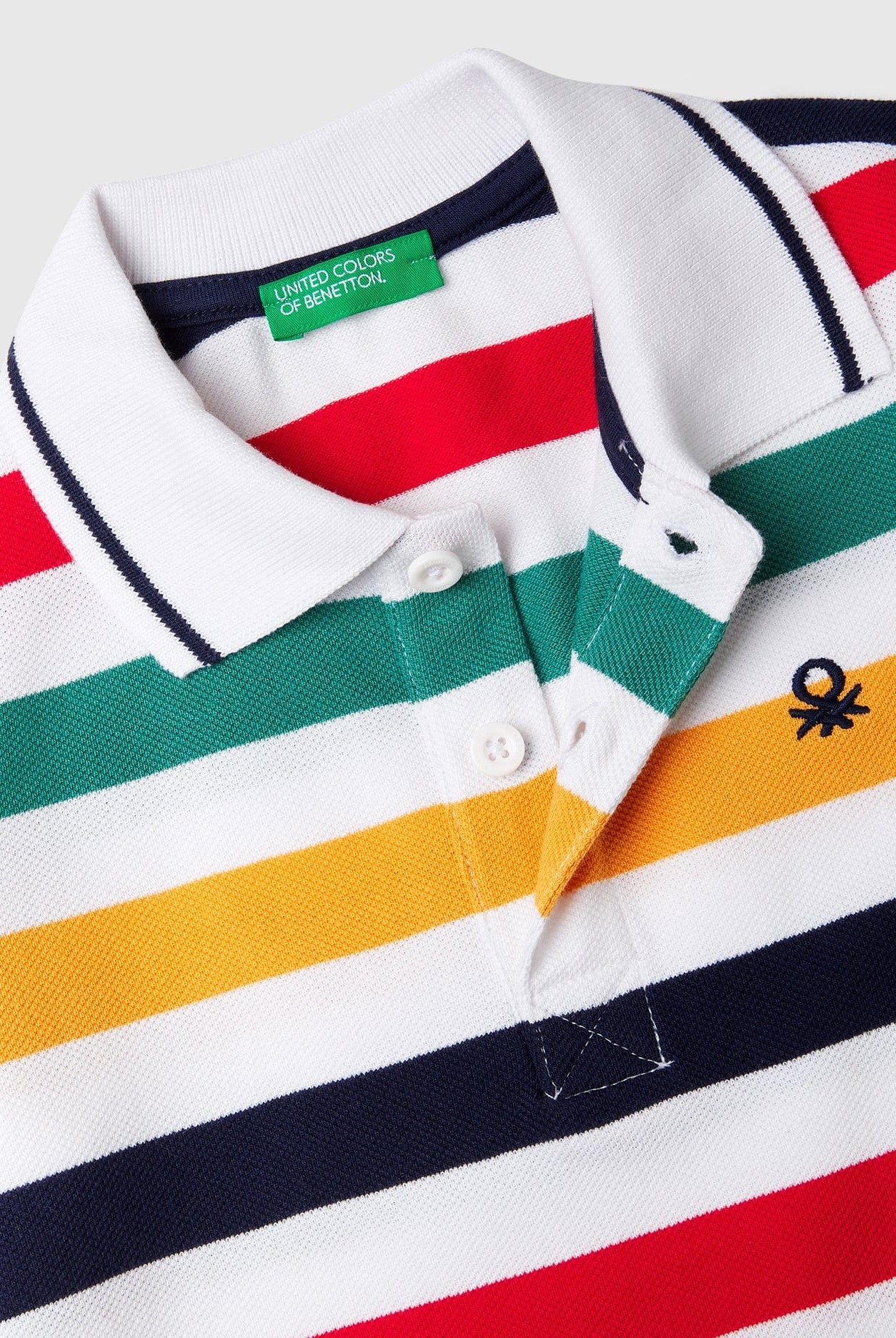 يونايتد كولورز اوف بينيتون قميص بولو بأكمام قصيرة وخطوط ولادي