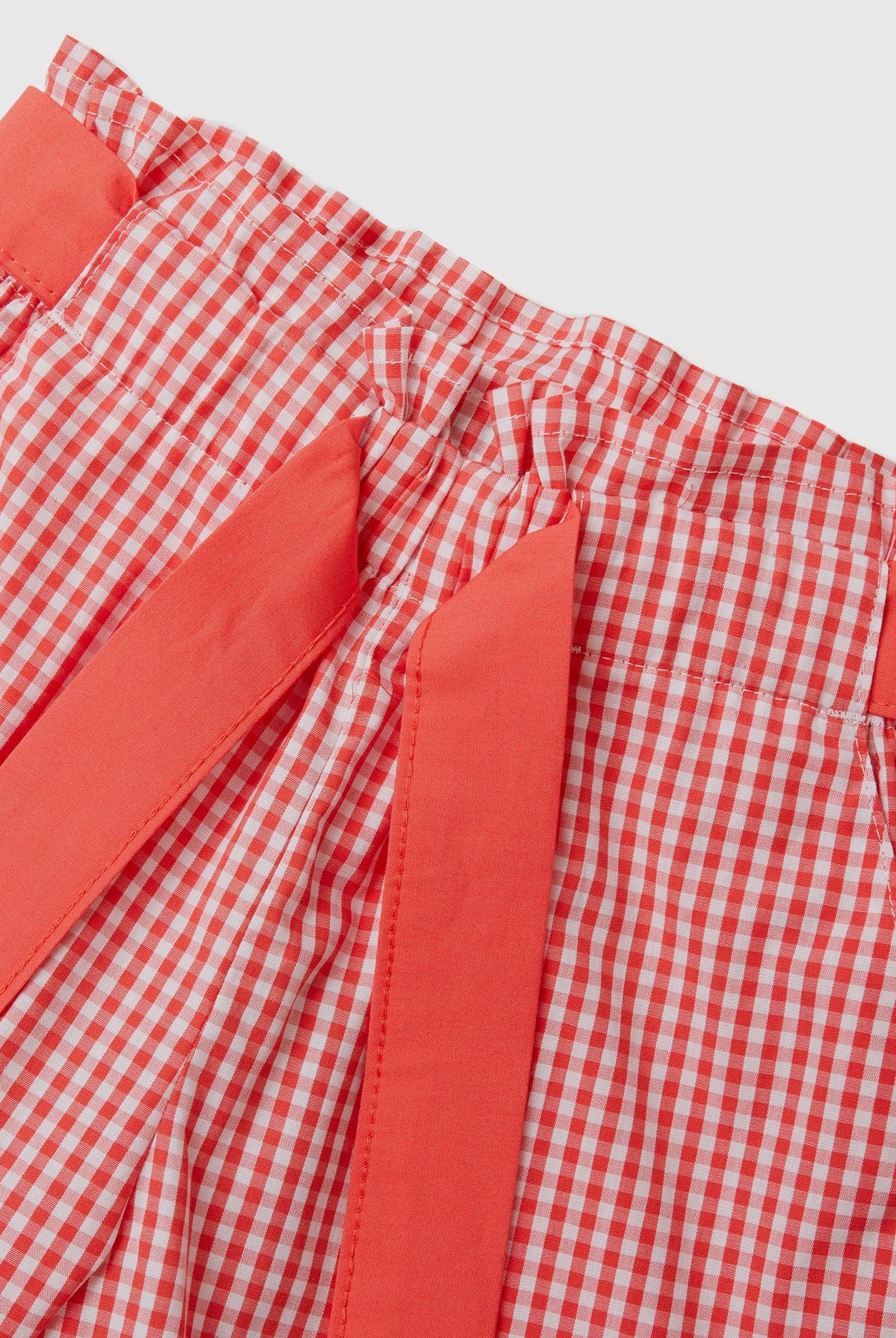 يونايتد كولورز اوف بينيتون بيرمودا فيشي مع حزام ستان بناتي