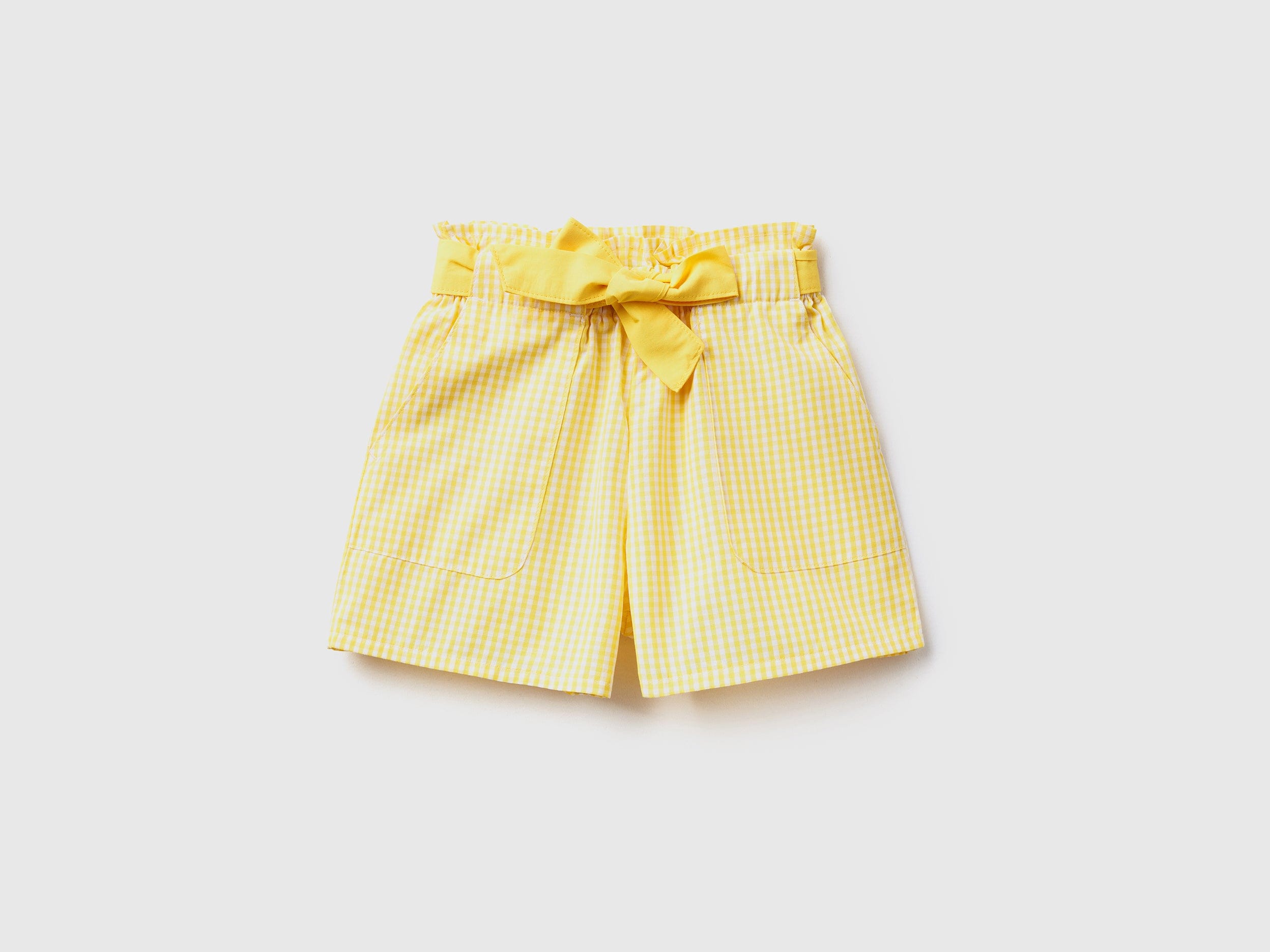 يونايتد كولورز اوف بينيتون بيرمودا فيشي مع حزام ستان بناتي