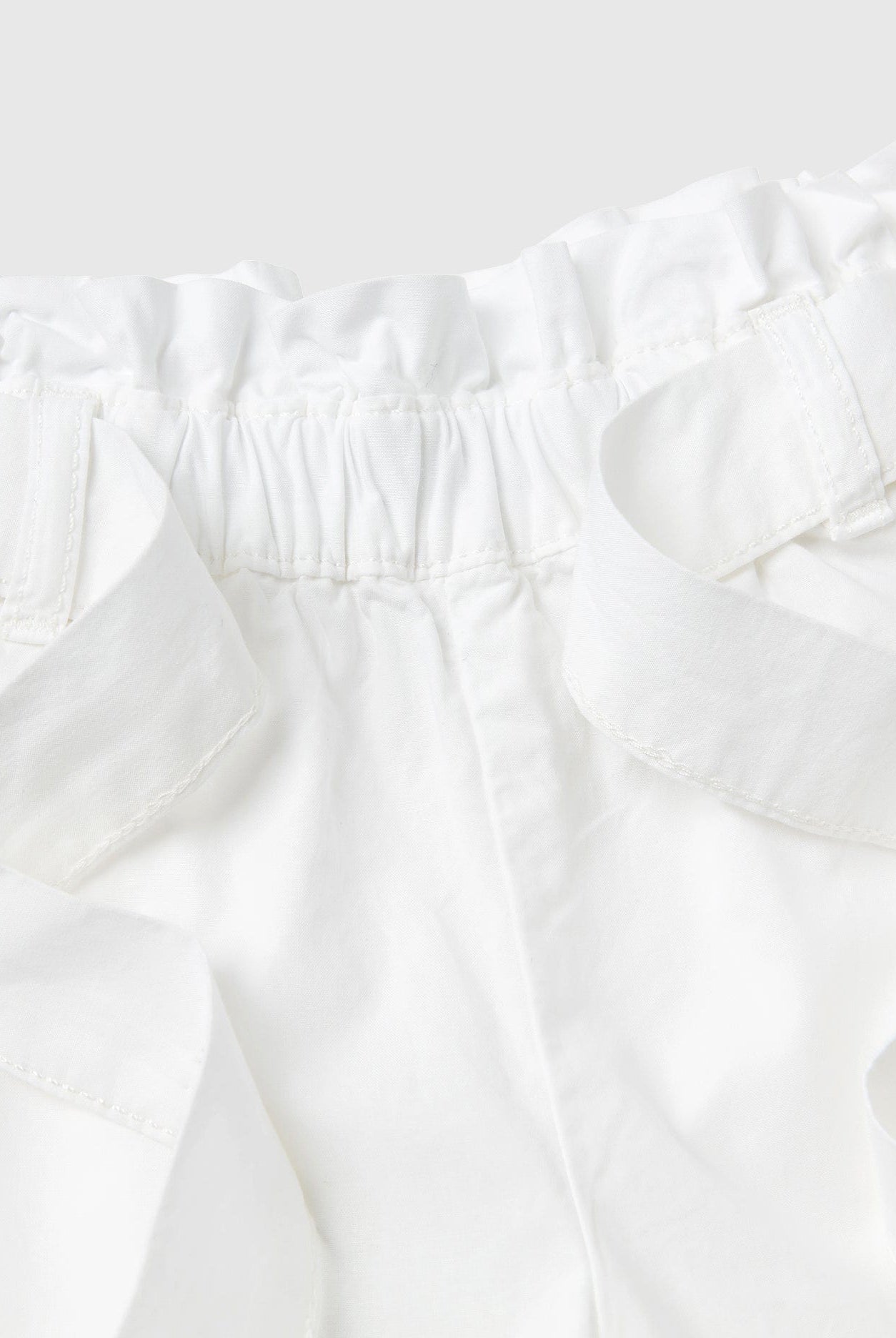 يونايتد كولورز اوف بينيتون برمودا مع حزام سادة برباط بجيوب بناتي