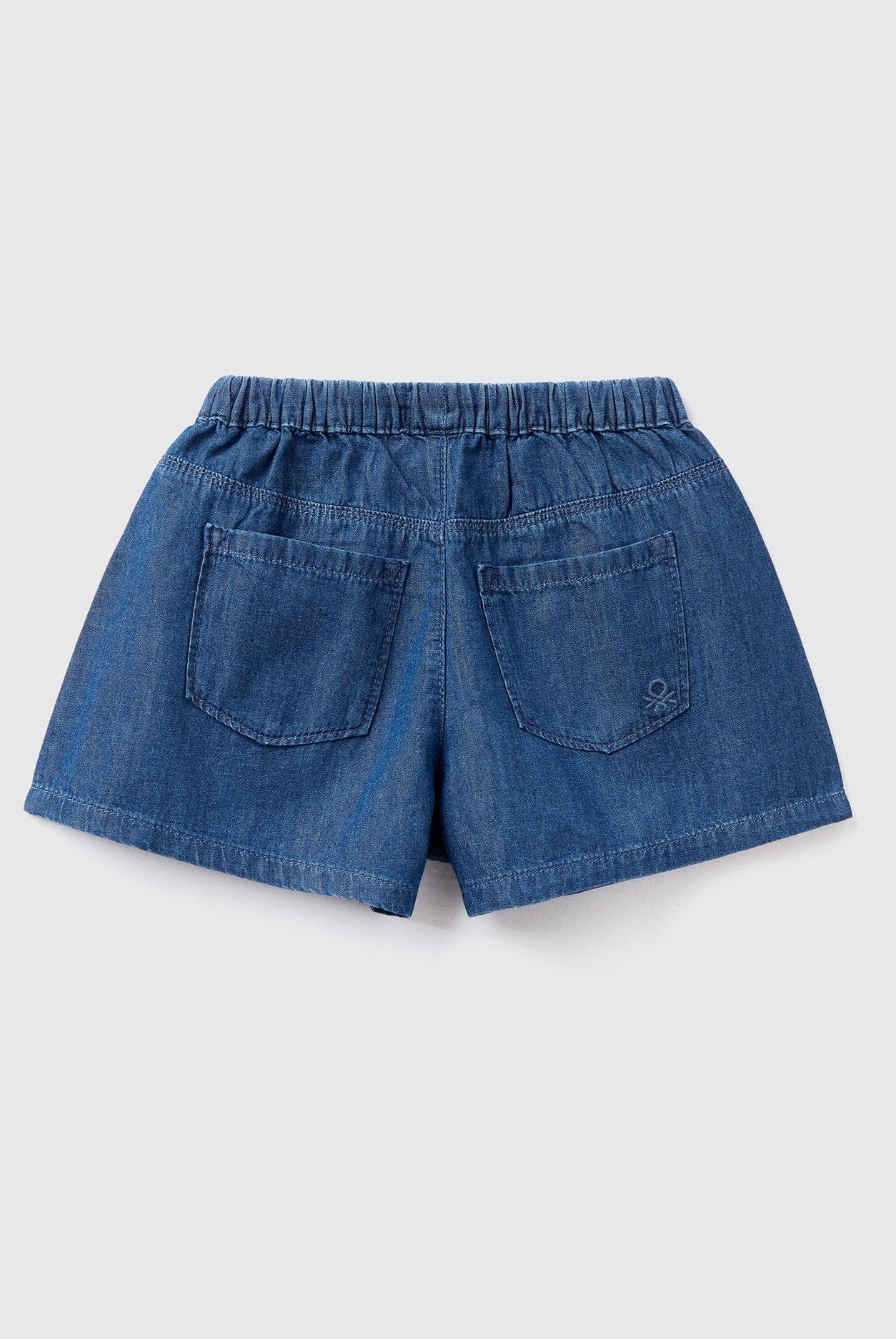 يونايتد كولورز اوف بينيتون شورت خفيف بمظهر الجينز بناتي