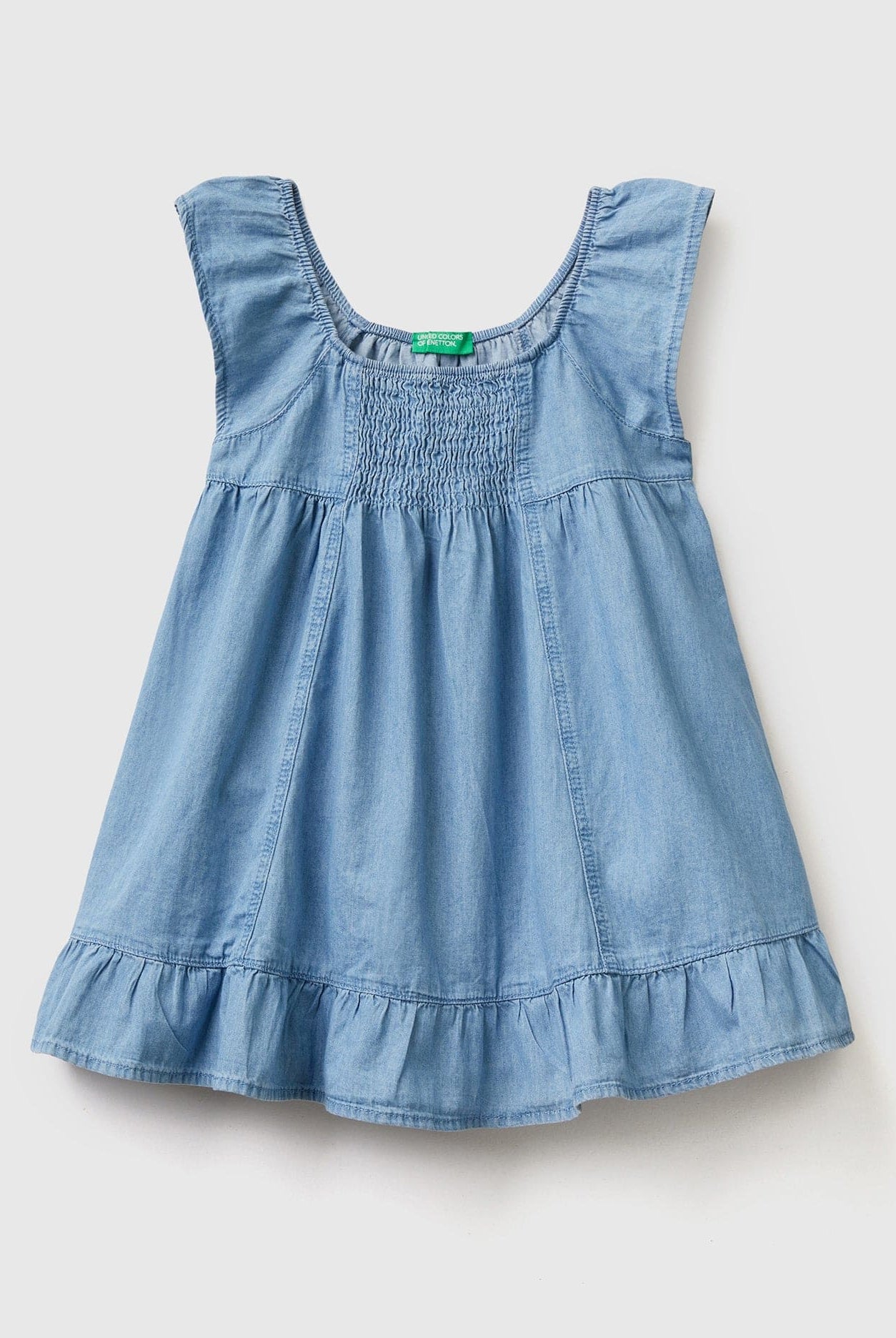 يونايتد كولورز اوف بينيتون فستان بناتي من الشامبراي بكشكش بدون اكمام