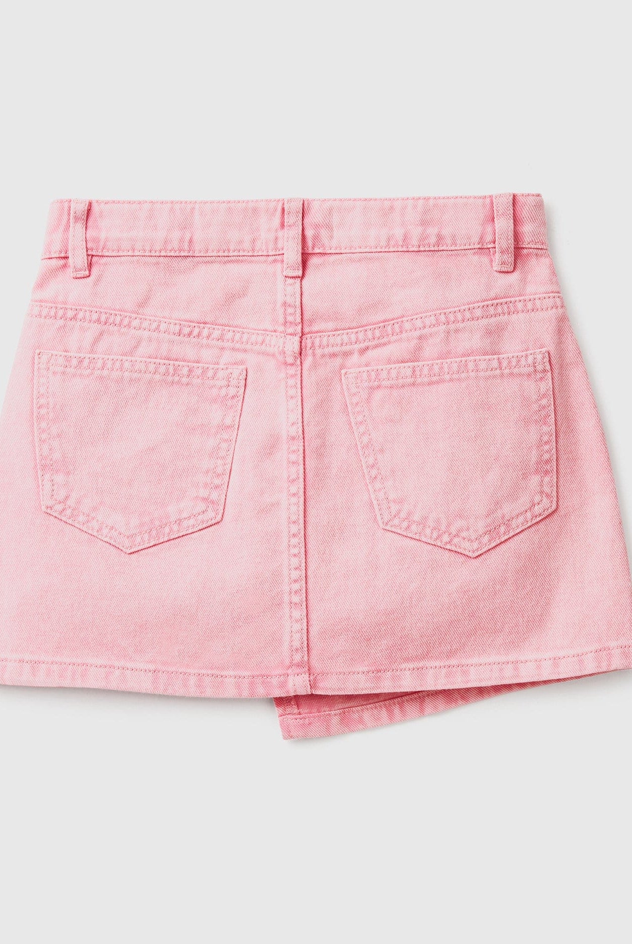 يونايتد كولورز اوف بينيتون تنورة بناتي قصيرة بأزرار وجيوب