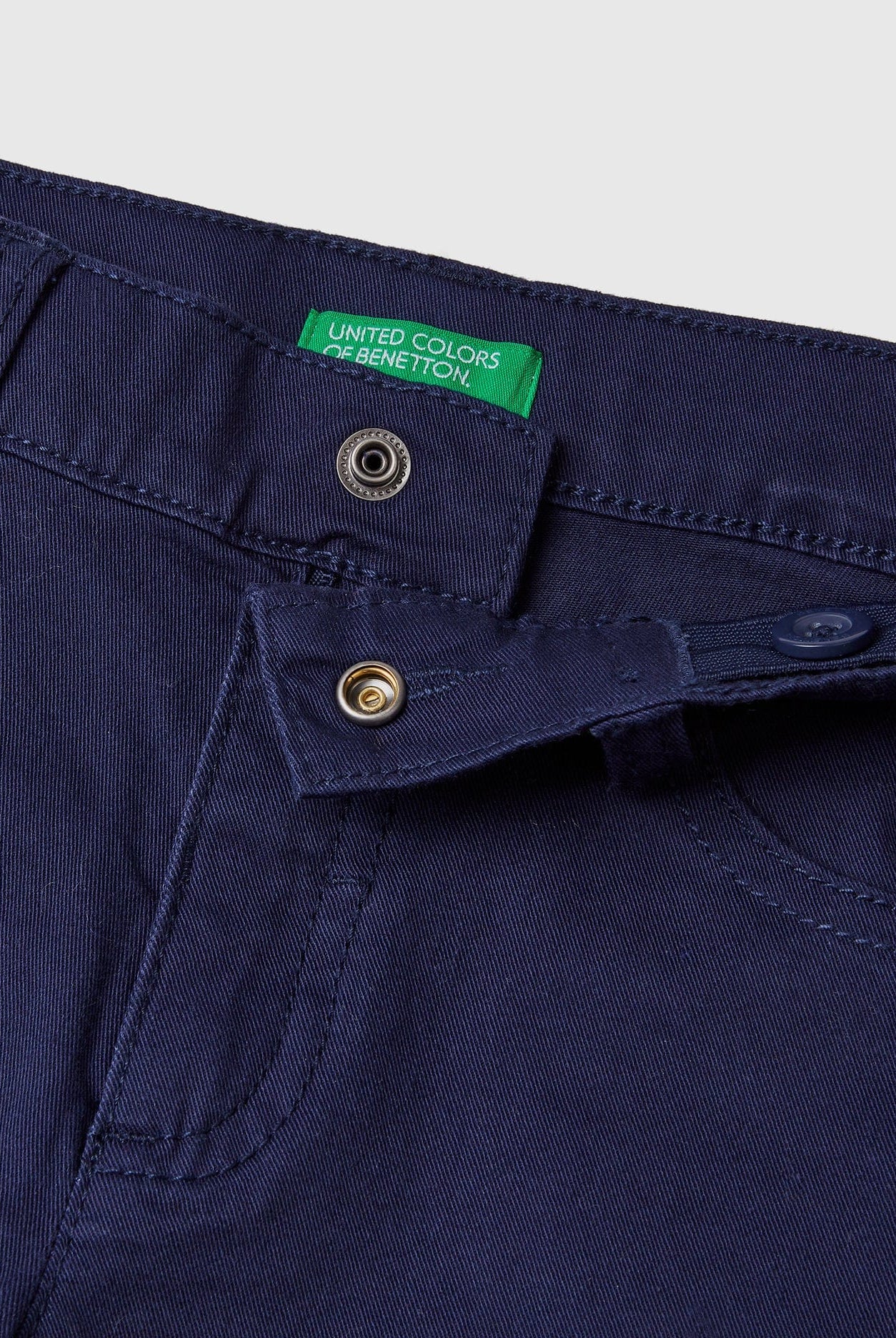 يونايتد كولورز اوف بينيتون بنطلون ضيق اولادي بخمسة جيوب