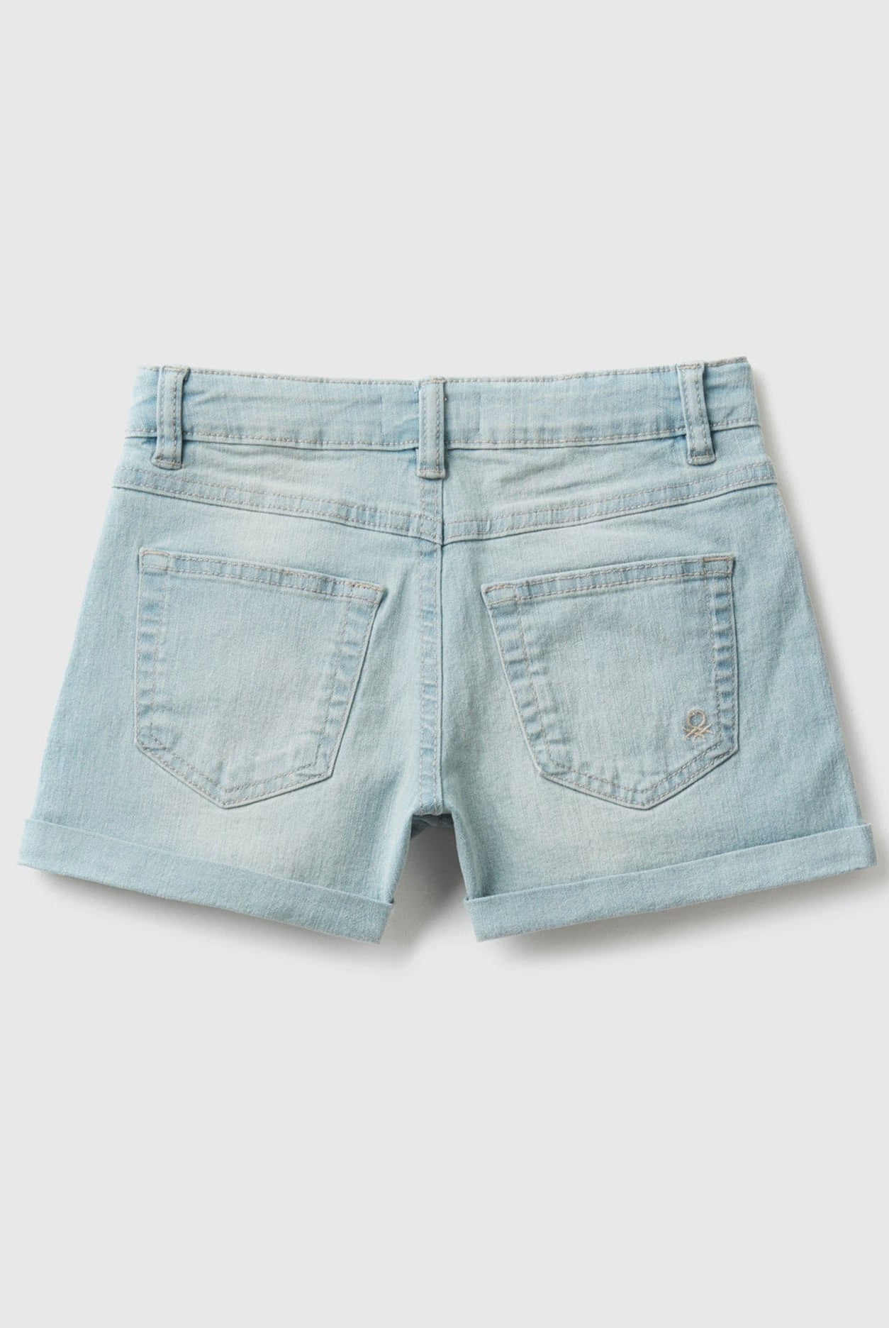 يونايتد كولورز اوف بينيتون شورت اطفالي جينز من الدنيم المعاد تدويرة