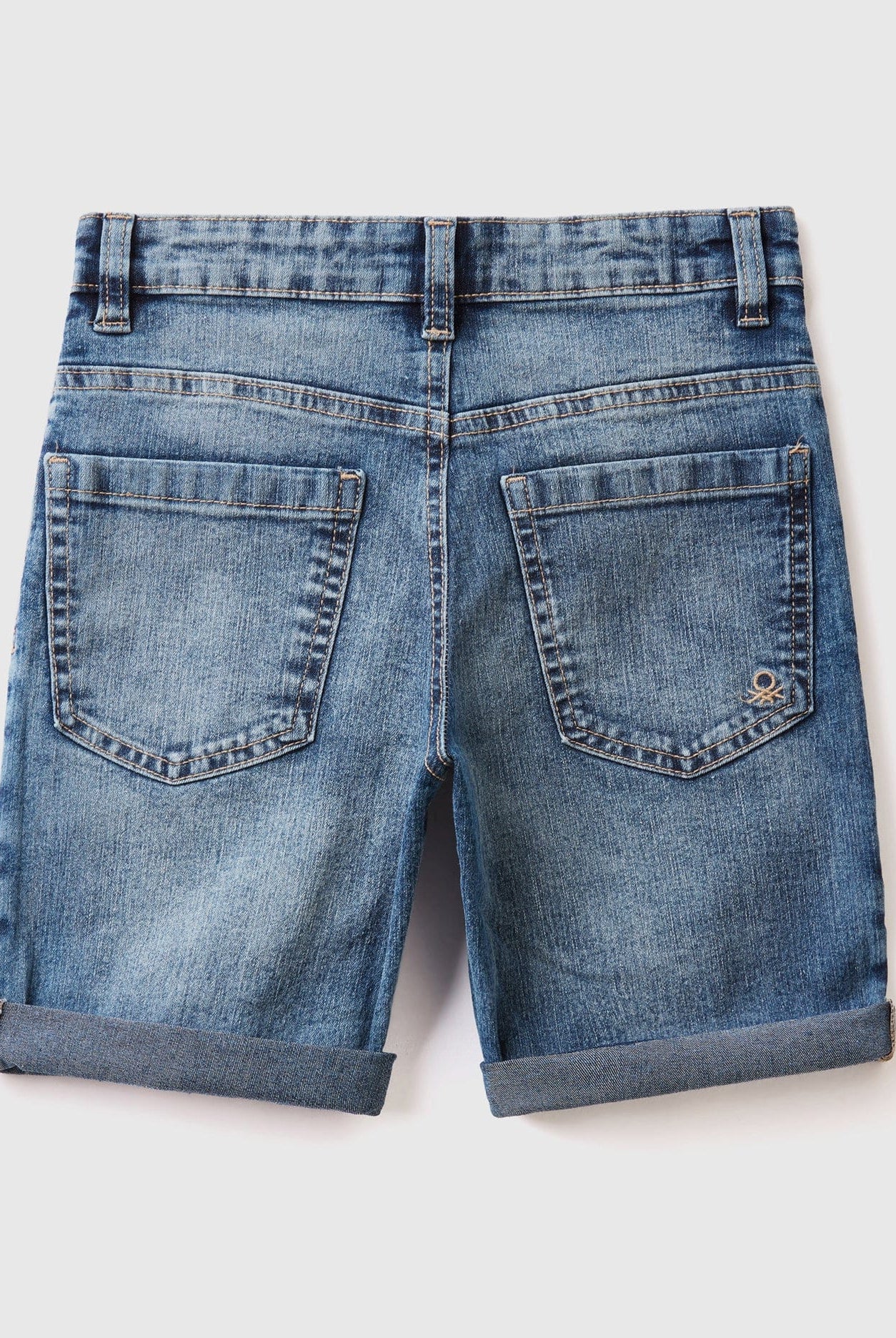 يونايتد كولورز اوف بينيتون برمودا سليم فيت من الدنيم المعاد تدويرة ولادي