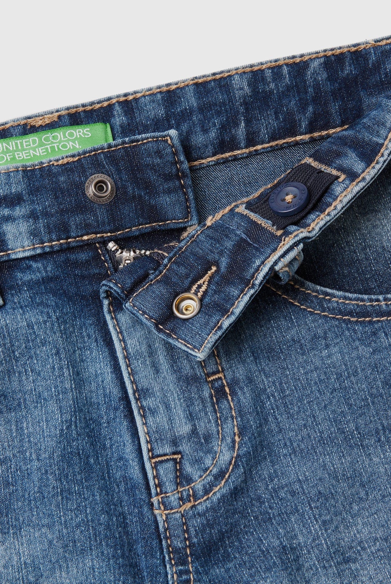 يونايتد كولورز اوف بينيتون برمودا سليم فيت من الدنيم المعاد تدويرة ولادي