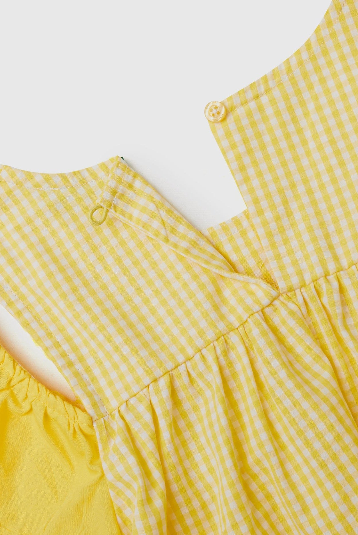 يونايتد كولورز اوف بينيتون بلوزة فيشي بأكمام كشكش بناتي