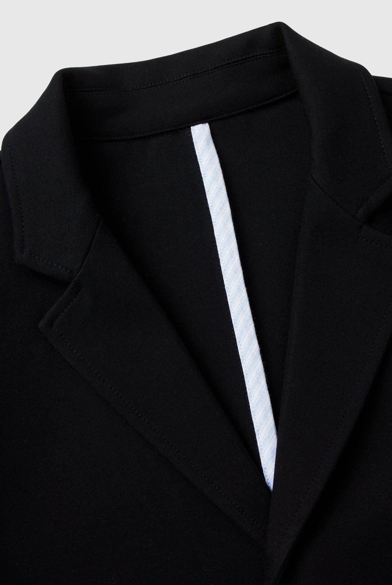 يونايتد كولورز اوف بينيتون بليزر ولادي بأكمام طويلة وياقة مطوية بأزرار وجيوب