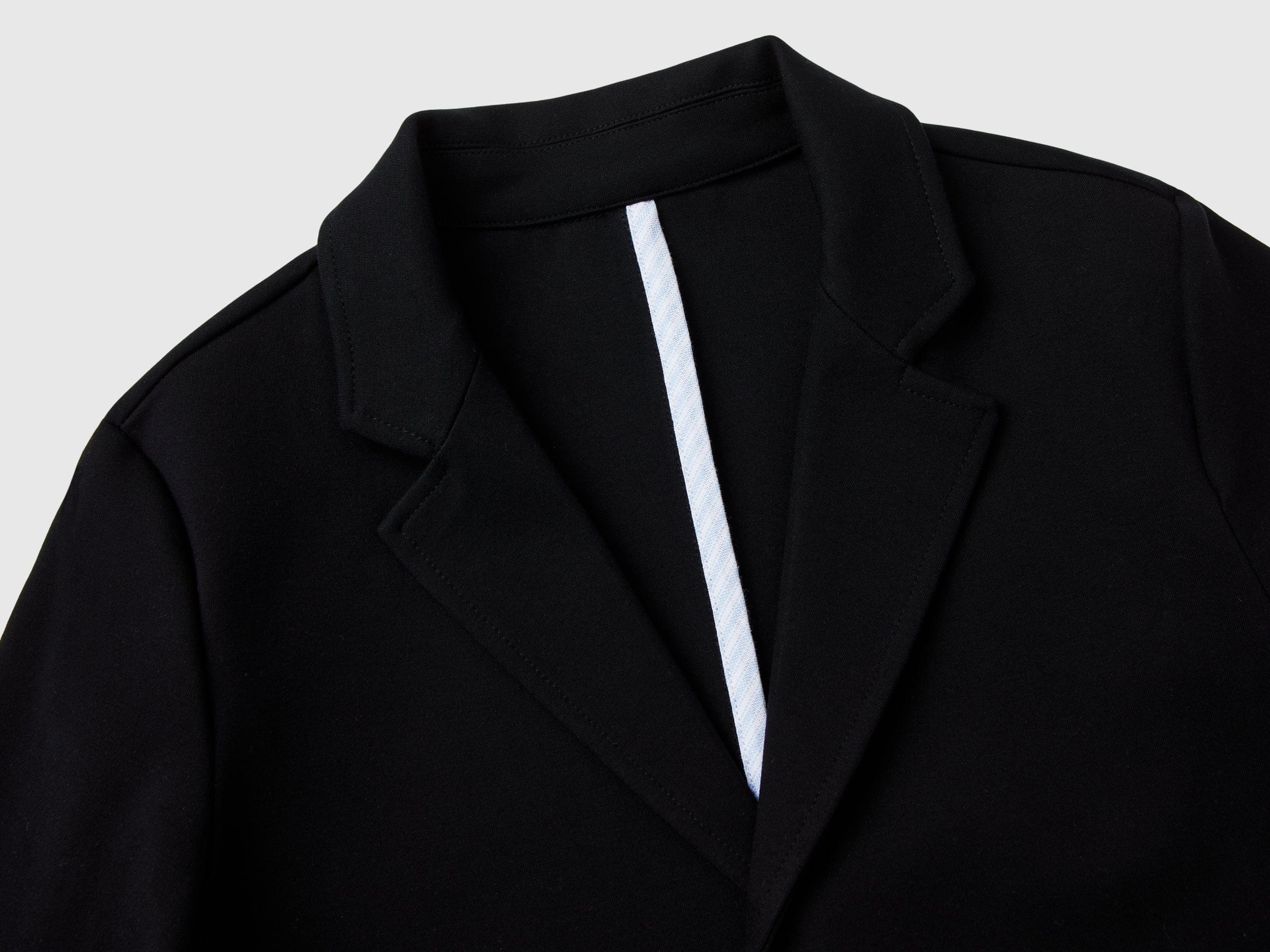 يونايتد كولورز اوف بينيتون بليزر ولادي بأكمام طويلة وياقة مطوية بأزرار وجيوب