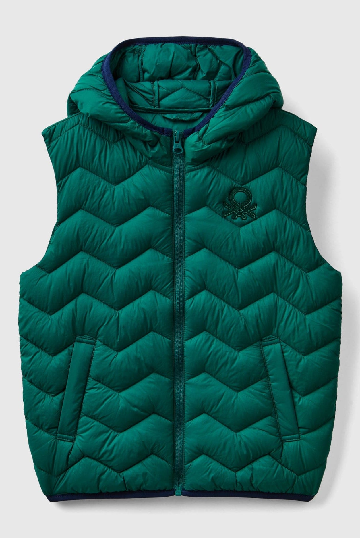 يونايتد كولورز اوف بينيتون فيست اولادي بدون أكمام من النايلون مضاد للمطر بغطاء رأس وبسحاب