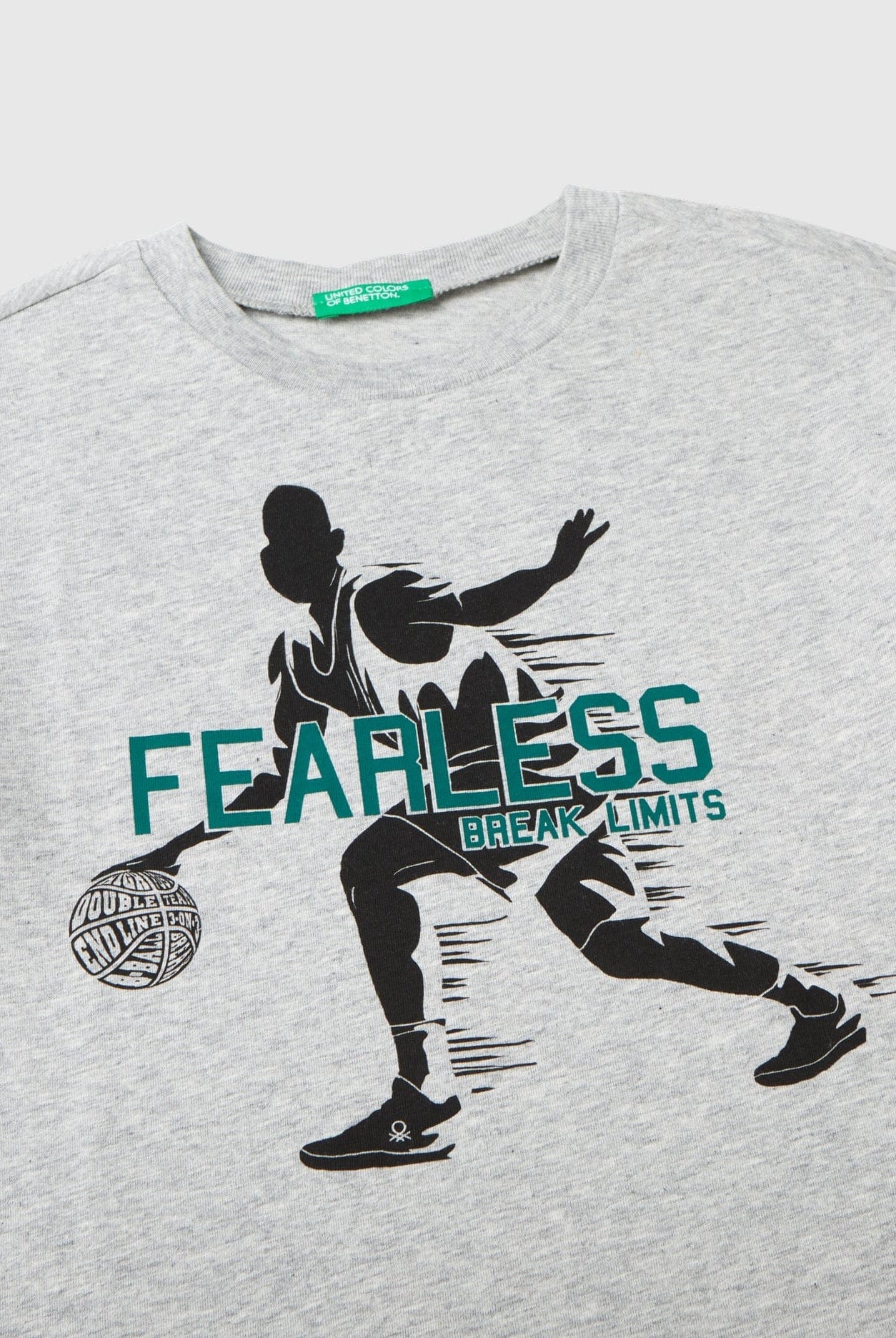 يونايتد كولورز اوف بينيتون تي شيرت بأكمام طويلة ياقة دائرية وطباعة من الأمام