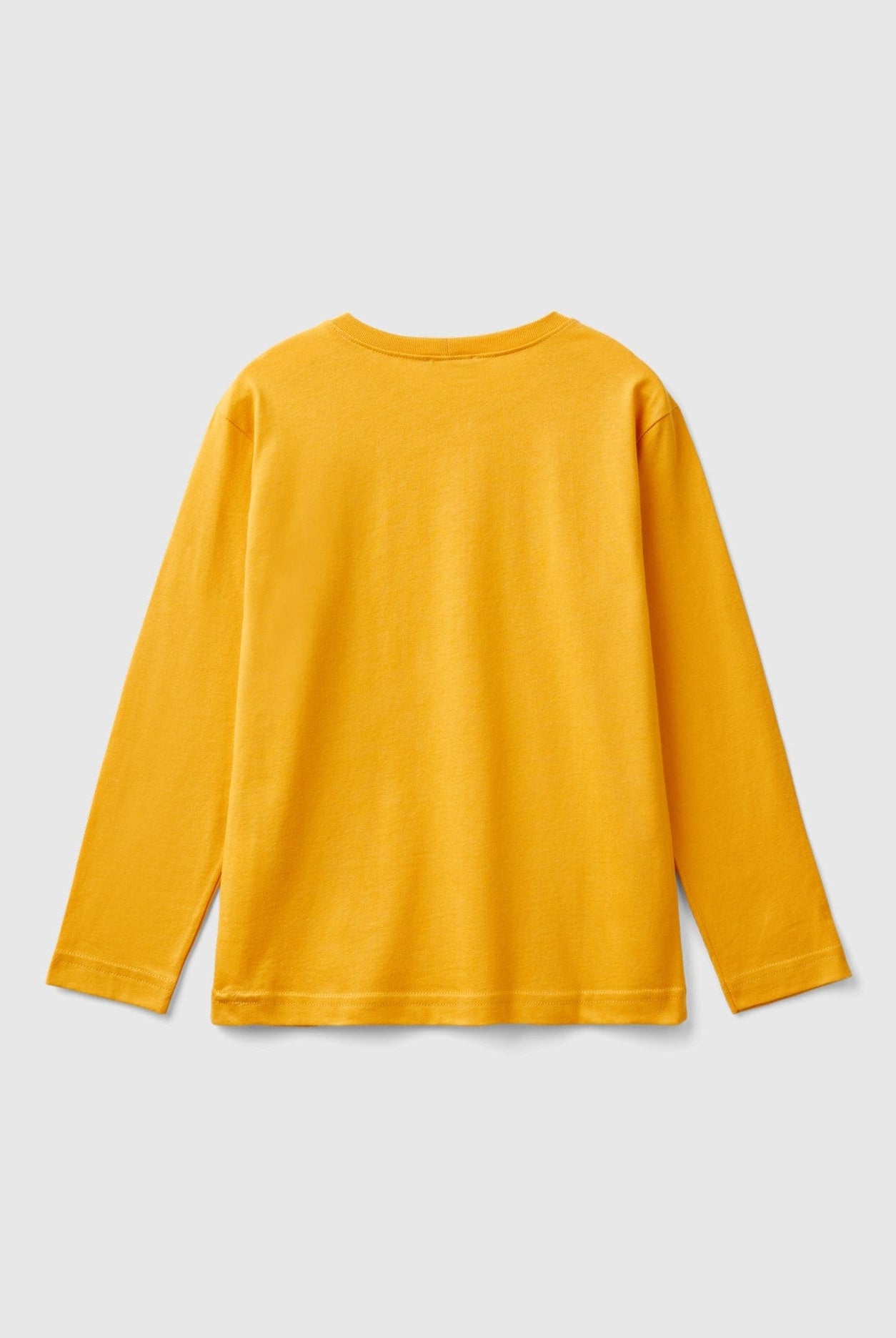 يونايتد كولورز اوف بينيتون تي شيرت اولادي بأكمام طويلة ورقبة دائرية أكمام طويلة وطباعة على الصدر