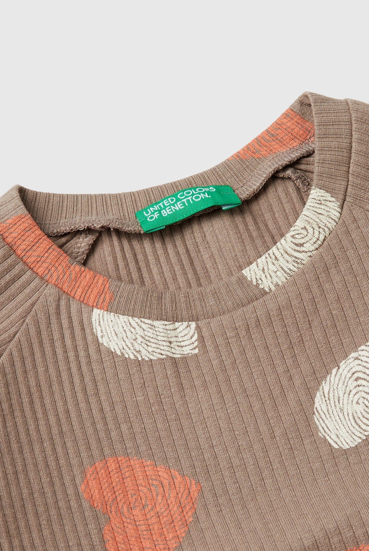 يونايتد كولورز اوف بينيتون فستان بناتي مبطن بطباعة مزخرفة ياقة دائرية وأكمام طويلة