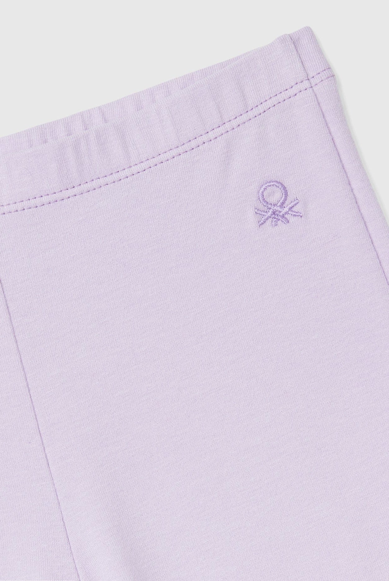 يونايتد كولورز اوف بينيتون بنطلون ليقنز بناتي طويل مرن ضيق من الاعلى مع شعار مطرز بنفس اللون