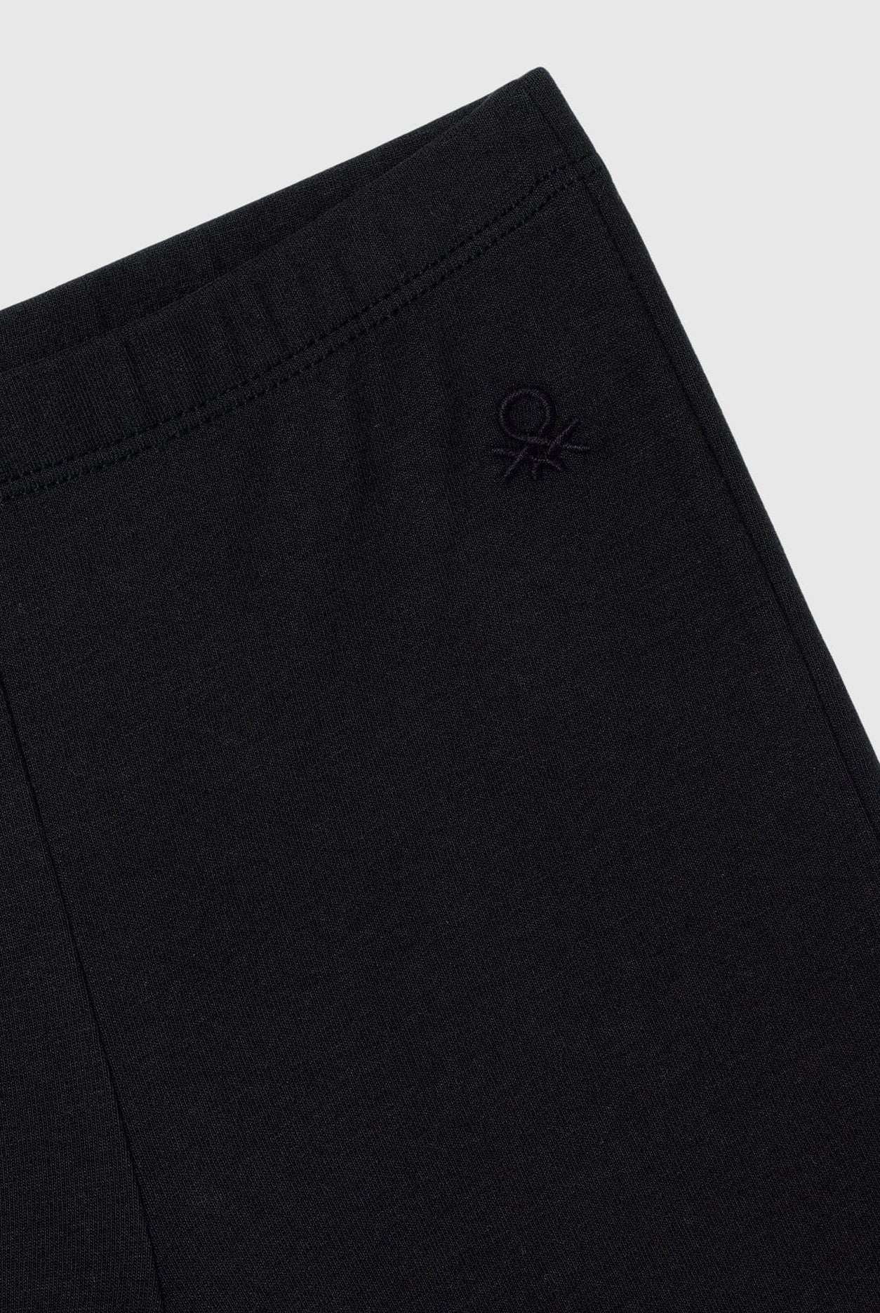 يونايتد كولورز اوف بينيتون بنطلون ليقنز بناتي طويل مرن ضيق من الاعلى مع شعار مطرز بنفس اللون