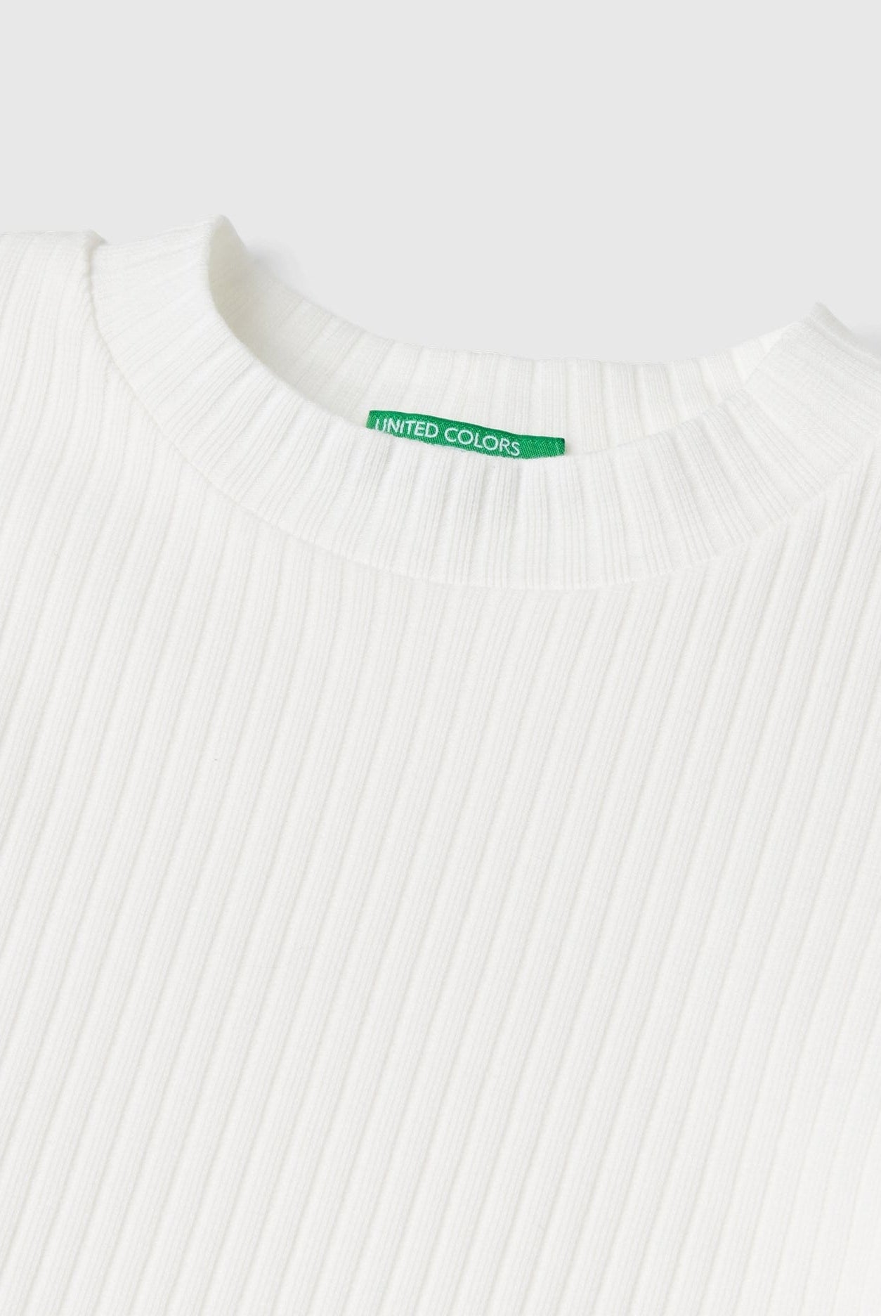 يونايتد كولورز اوف بينيتون تي شيرت بناتي بأكمام قصيرة ومضلعة وبياقة دائرية