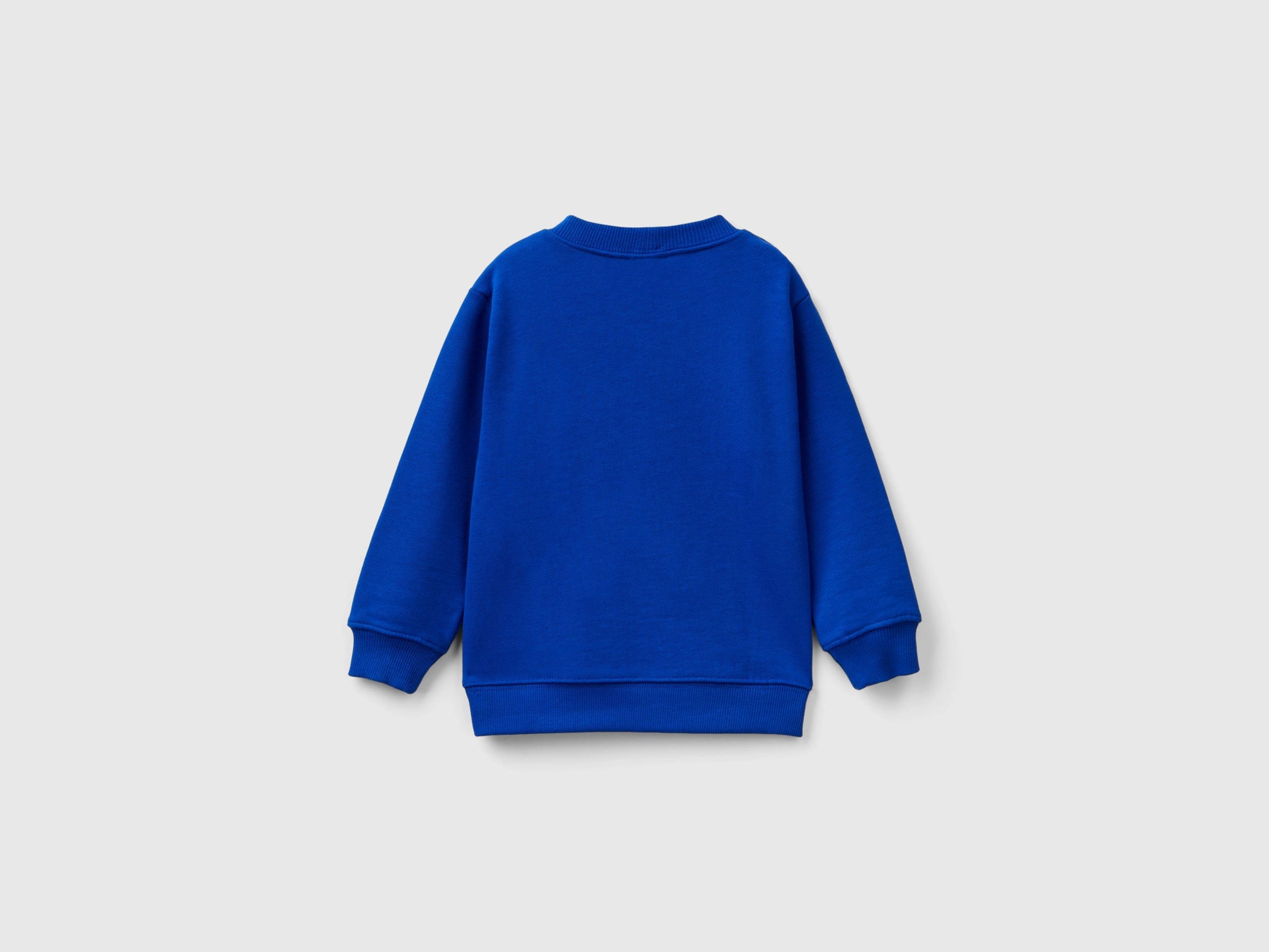 يونايتد كولورز اوف بينيتون سويت شيرت اولادي بياقة دائرية أكمام طويلة وطباعة أمامية